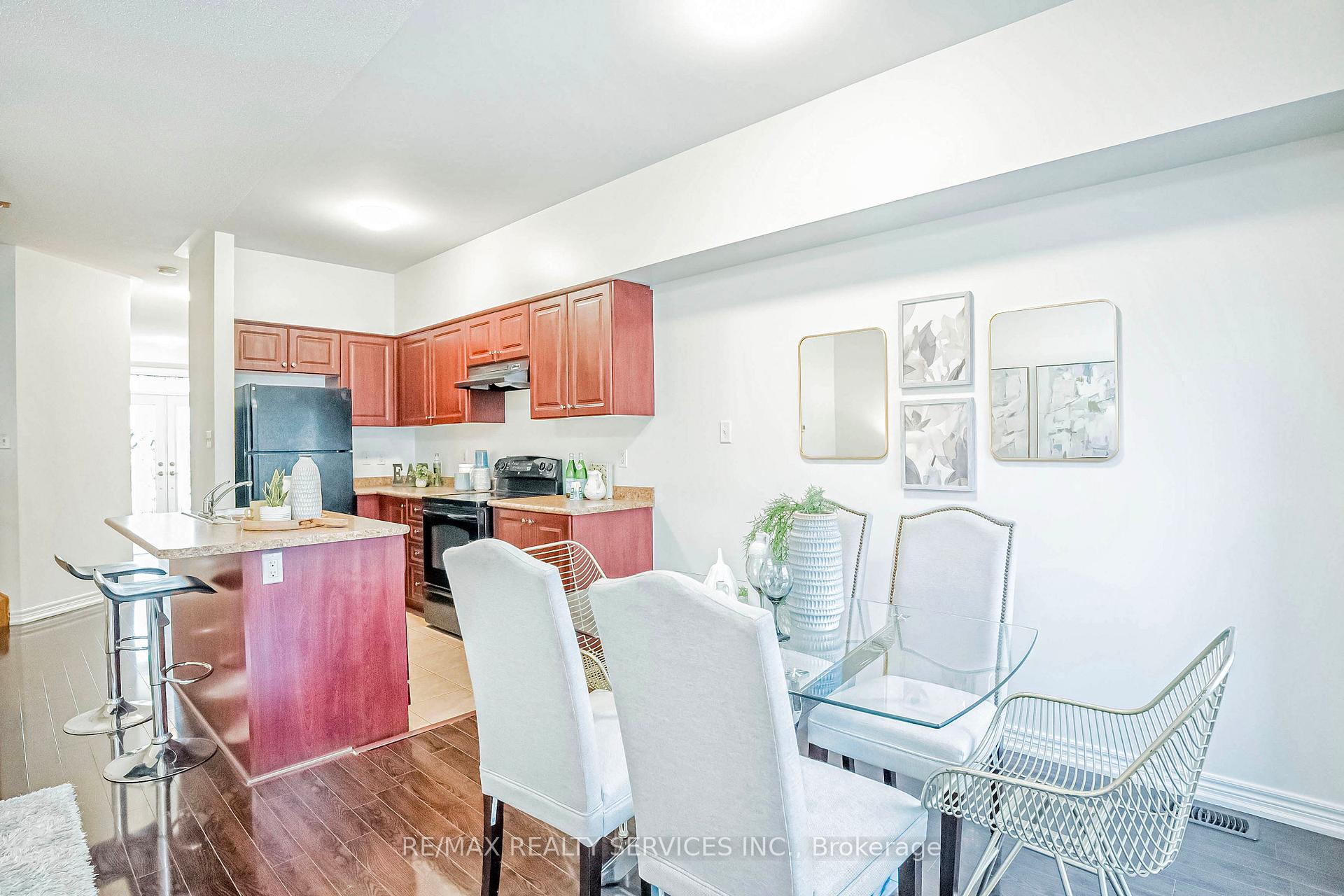 Photo 16 of 85 Frenchpark Circle, Brampton, Credit Valley — HOMEH