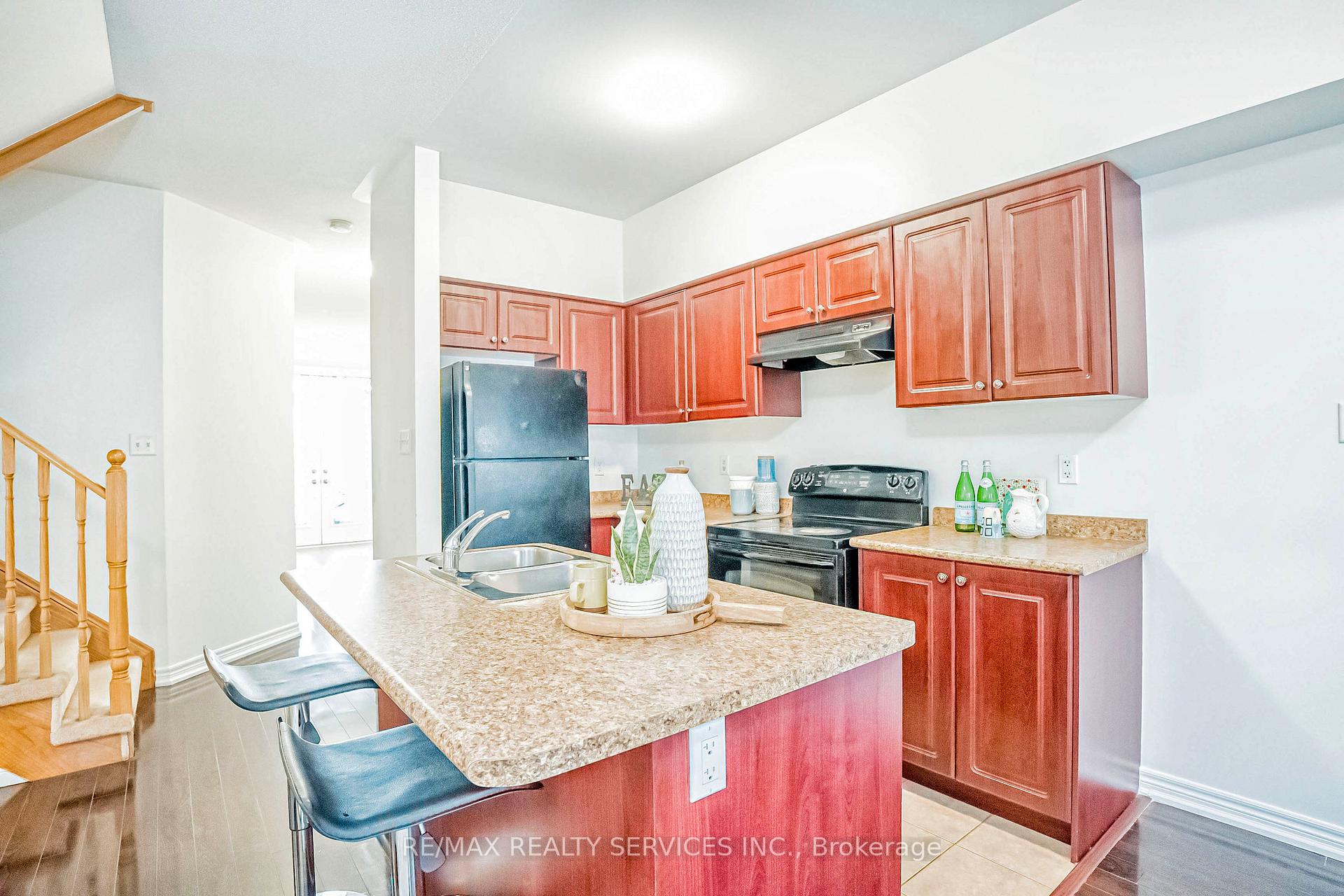 Photo 18 of 85 Frenchpark Circle, Brampton, Credit Valley — HOMEH