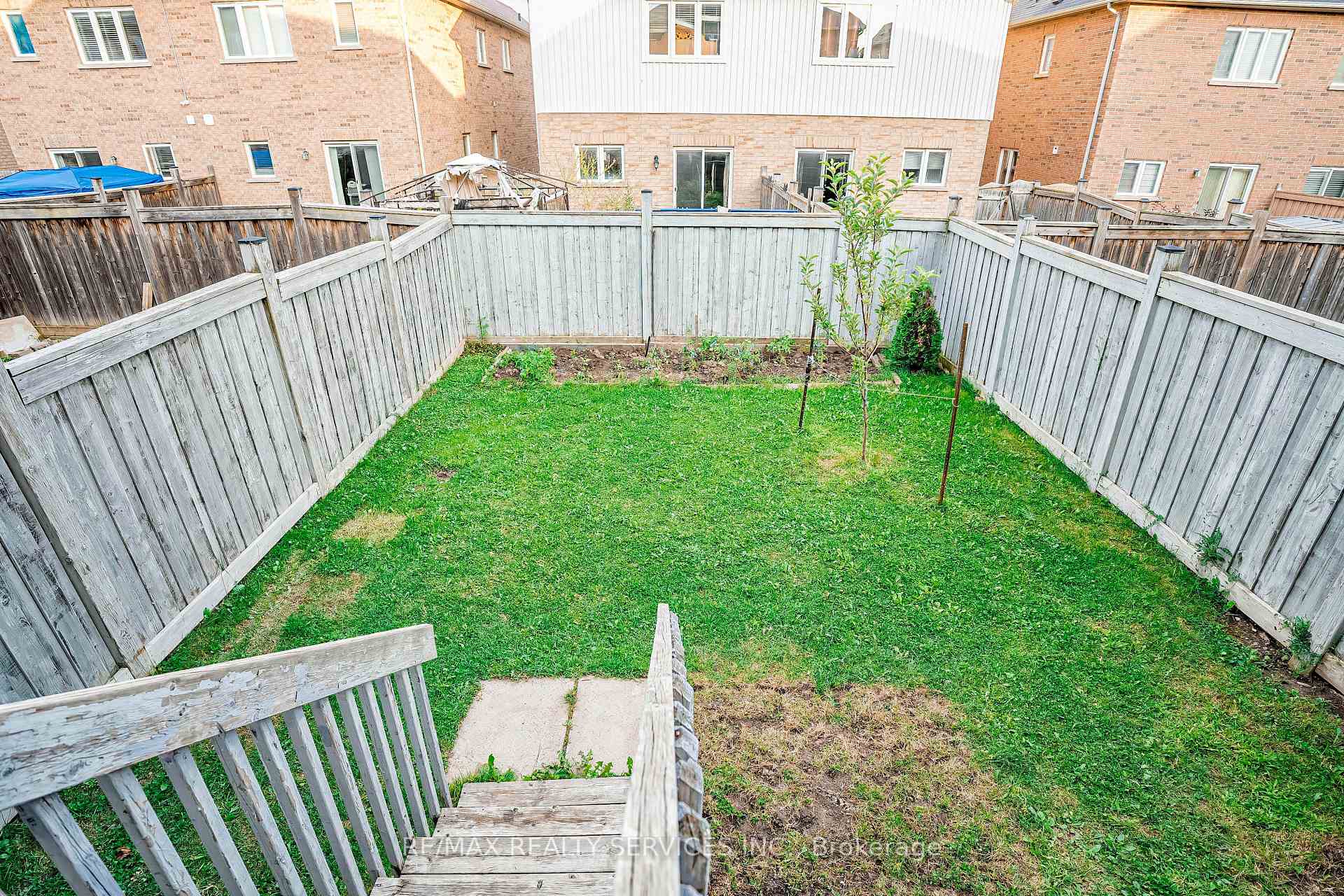 Photo 59 of 85 Frenchpark Circle, Brampton, Credit Valley — HOMEH