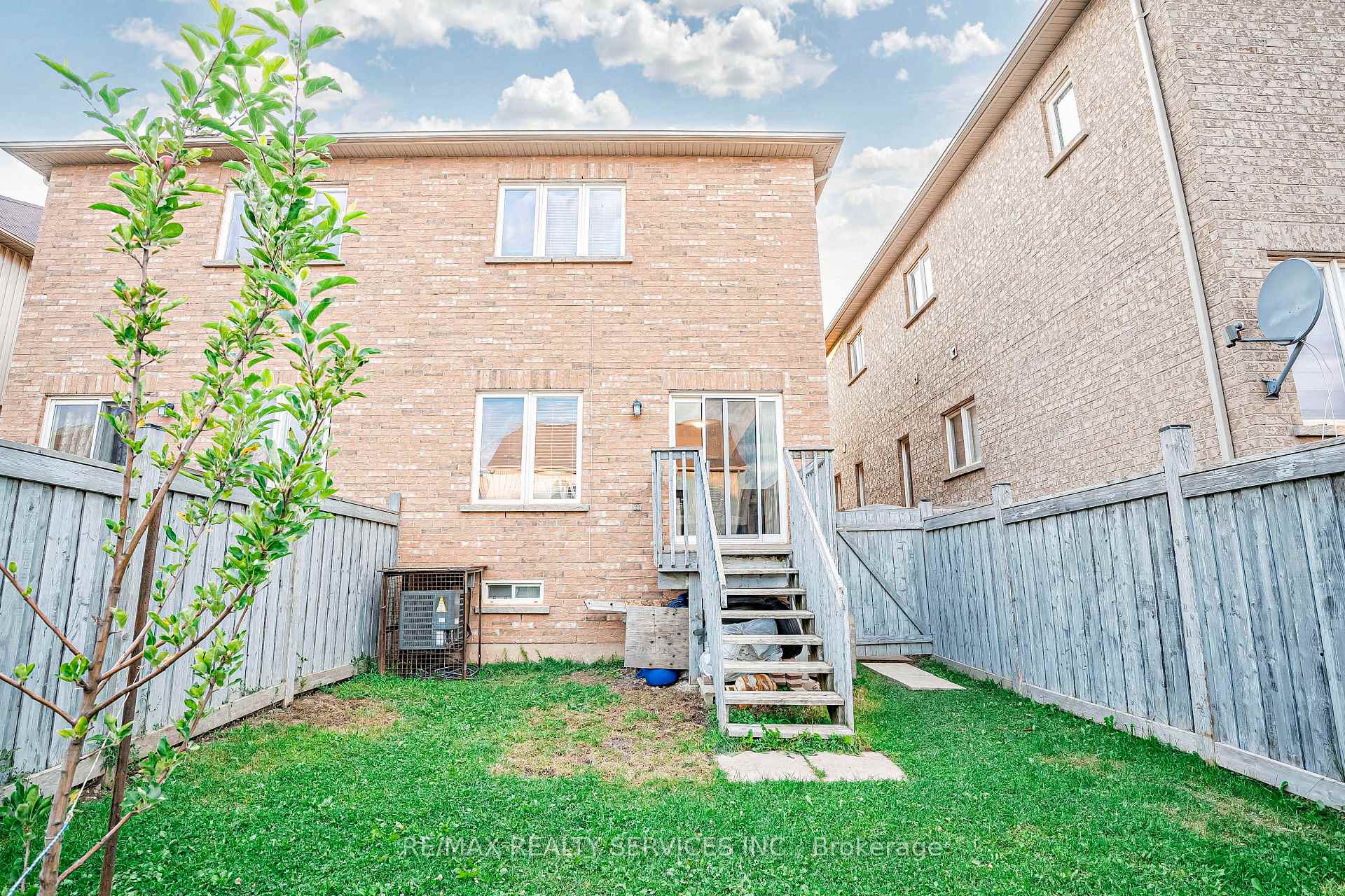 Photo 60 of 85 Frenchpark Circle, Brampton, Credit Valley — HOMEH