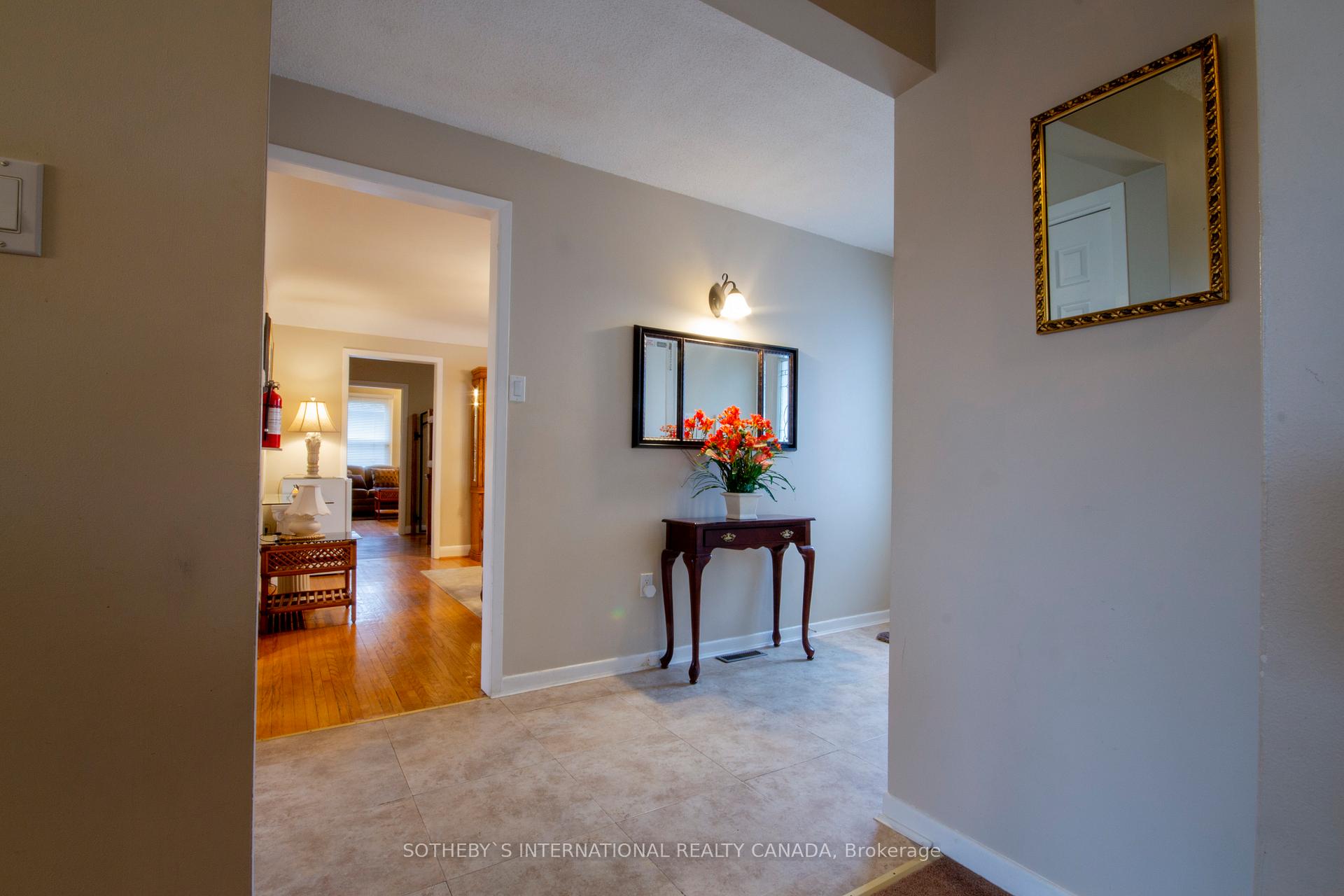 Photo 11 of 593 Westview Avenue, Hamilton, Ancaster — HOMEH
