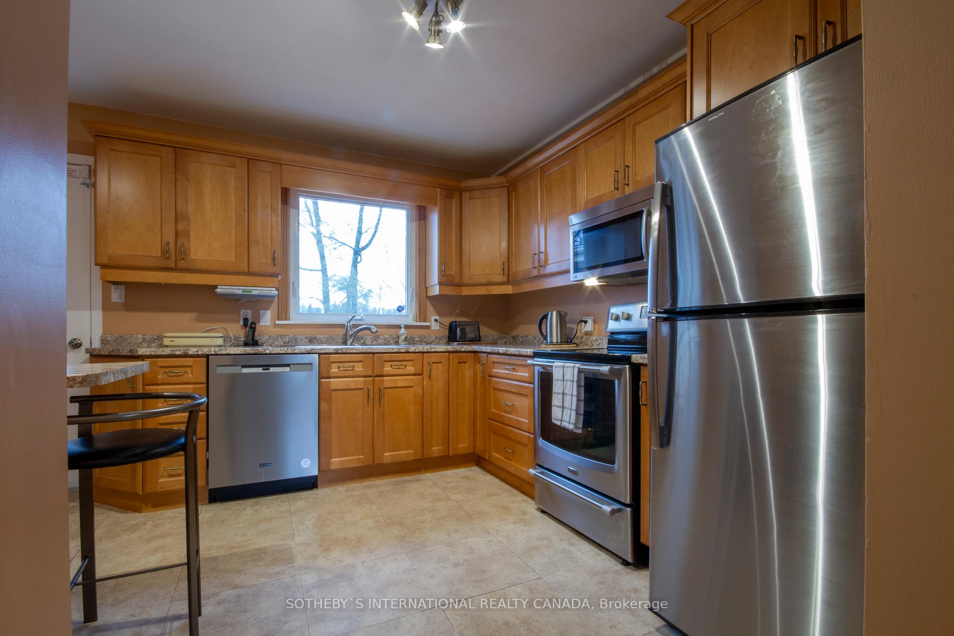 Photo 14 of 593 Westview Avenue, Hamilton, Ancaster — HOMEH
