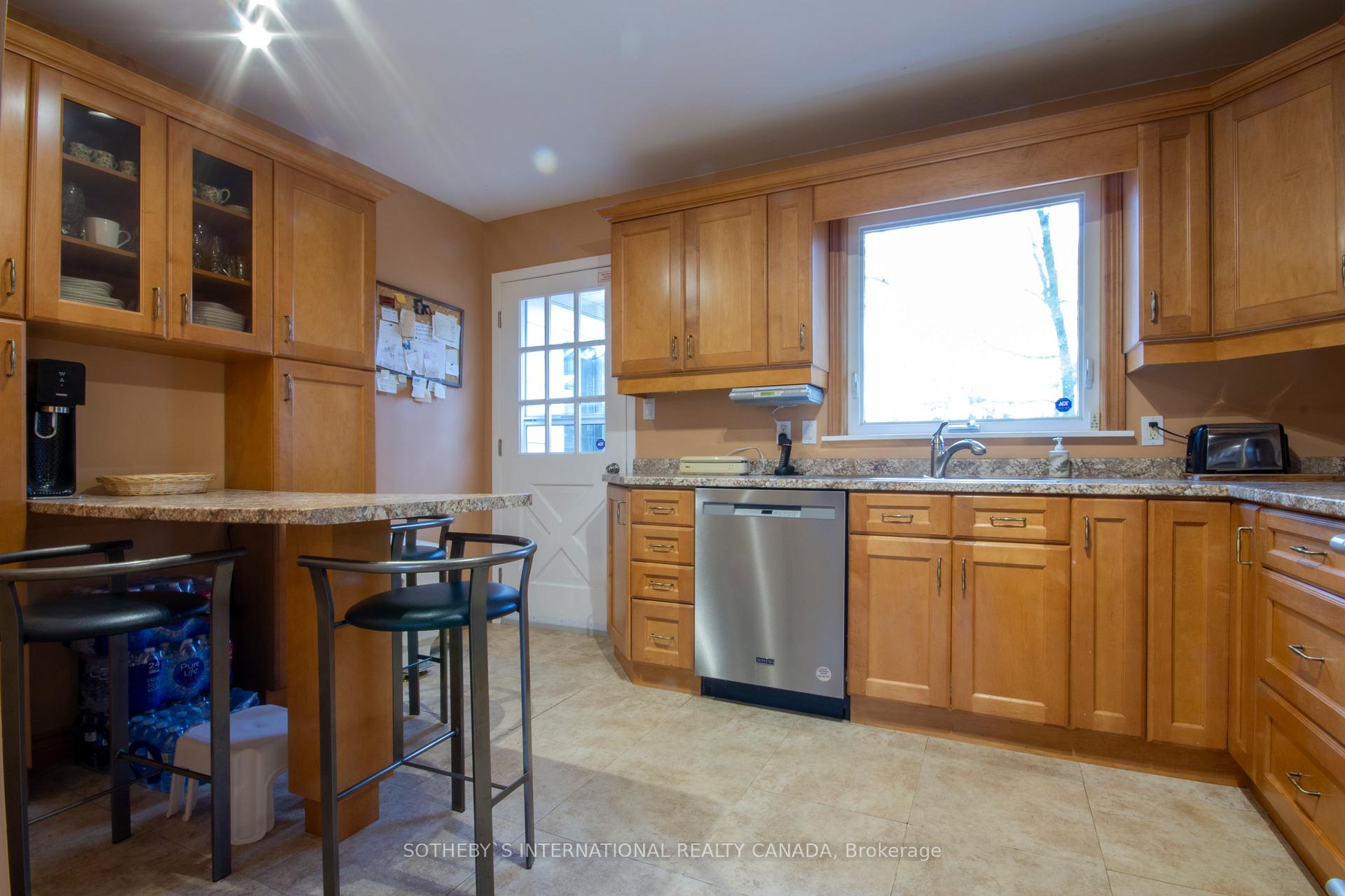 Photo 15 of 593 Westview Avenue, Hamilton, Ancaster — HOMEH