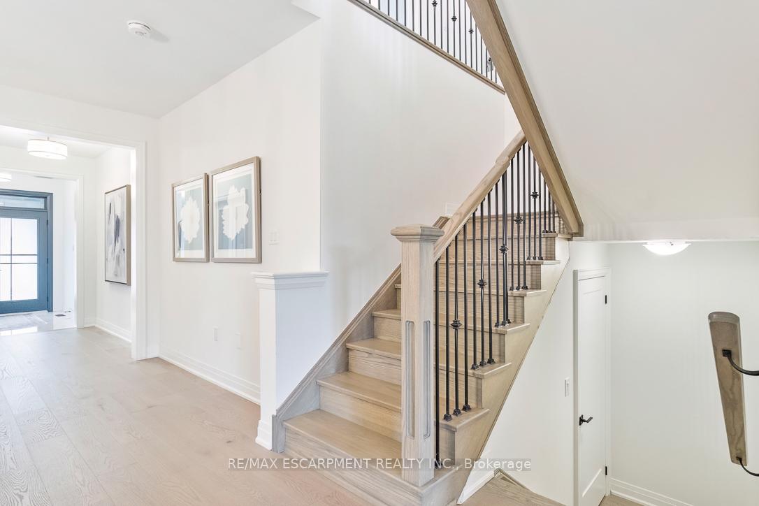 Photo 18 of 221 Agro Street, Hamilton, Waterdown — HOMEH