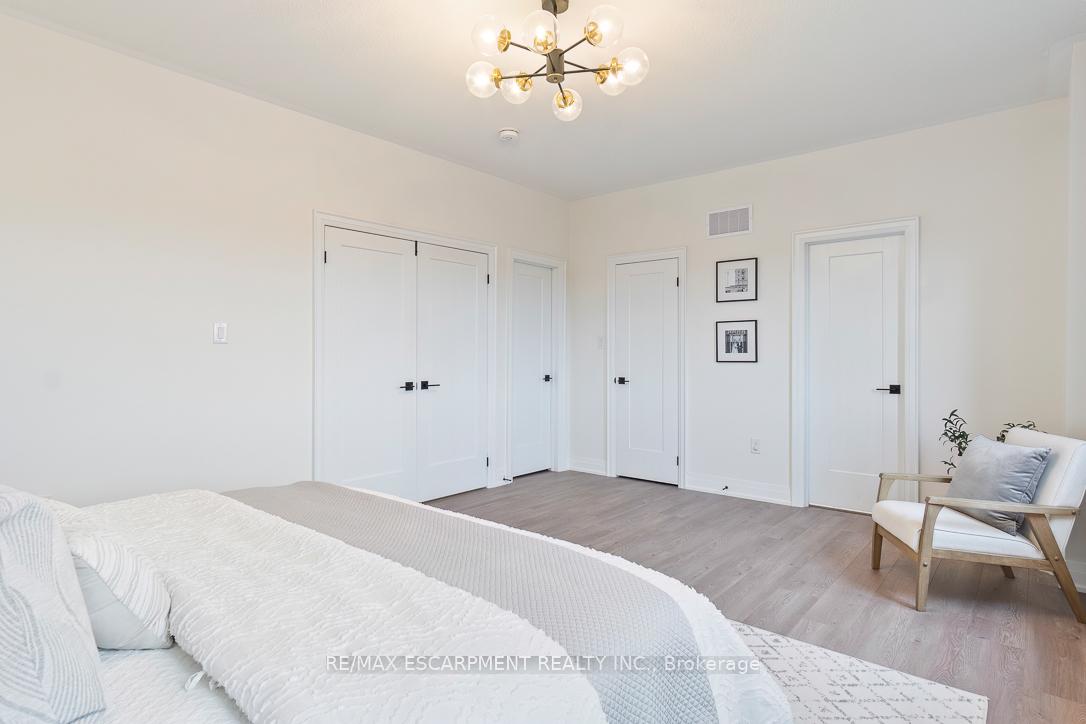 Photo 20 of 221 Agro Street, Hamilton, Waterdown — HOMEH