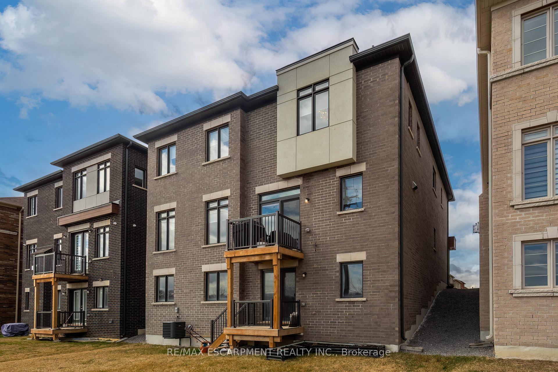 Photo 35 of 221 Agro Street, Hamilton, Waterdown — HOMEH