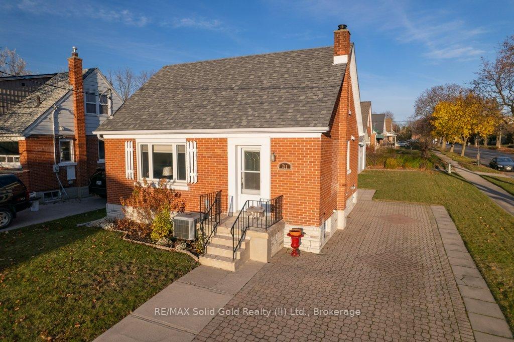 Photo 1 of 211 Lorne Avenue, Kitchener — HOMEH