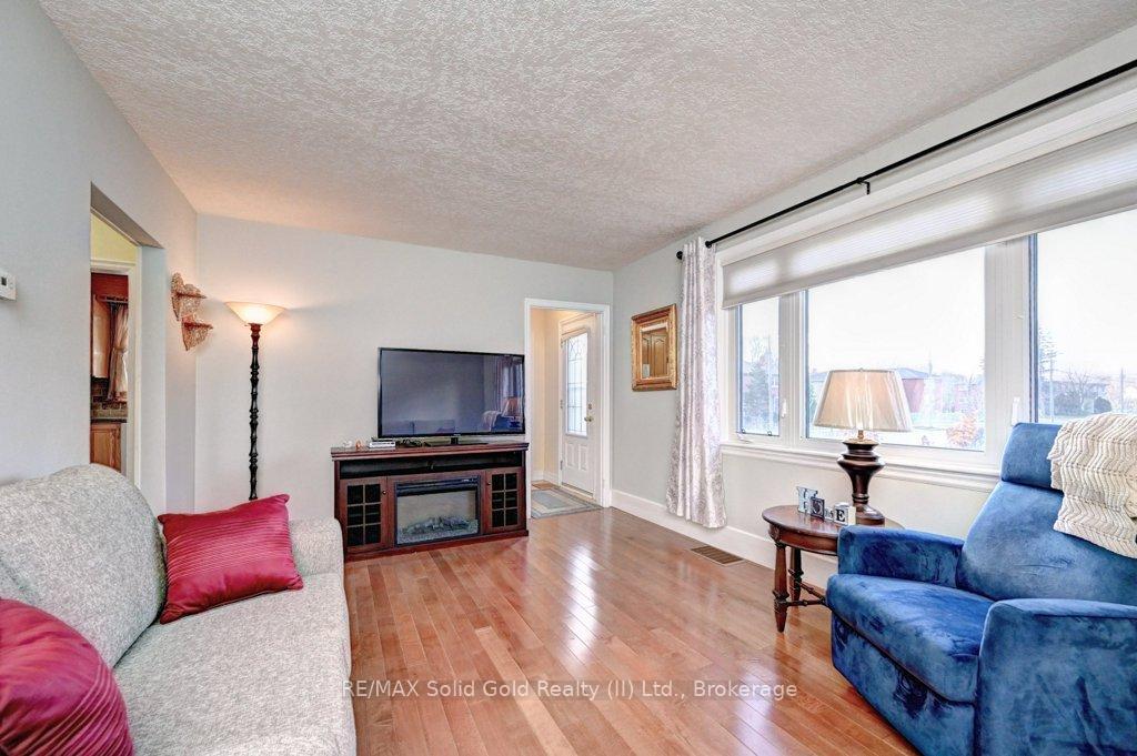 Photo 5 of 211 Lorne Avenue, Kitchener — HOMEH