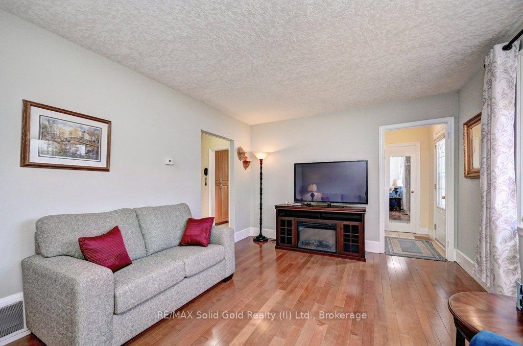 Photo 8 of 211 Lorne Avenue, Kitchener — HOMEH