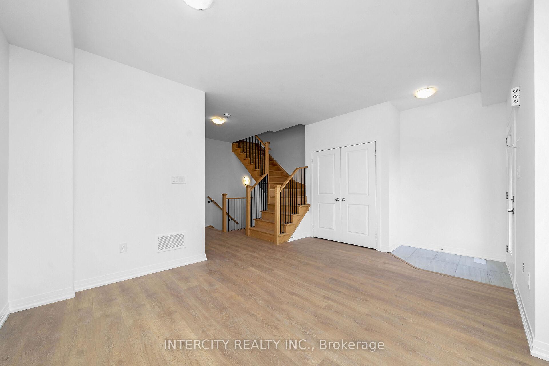 Photo 6 of 21 Alan Francis Lane, Markham, Cachet — HOMEH
