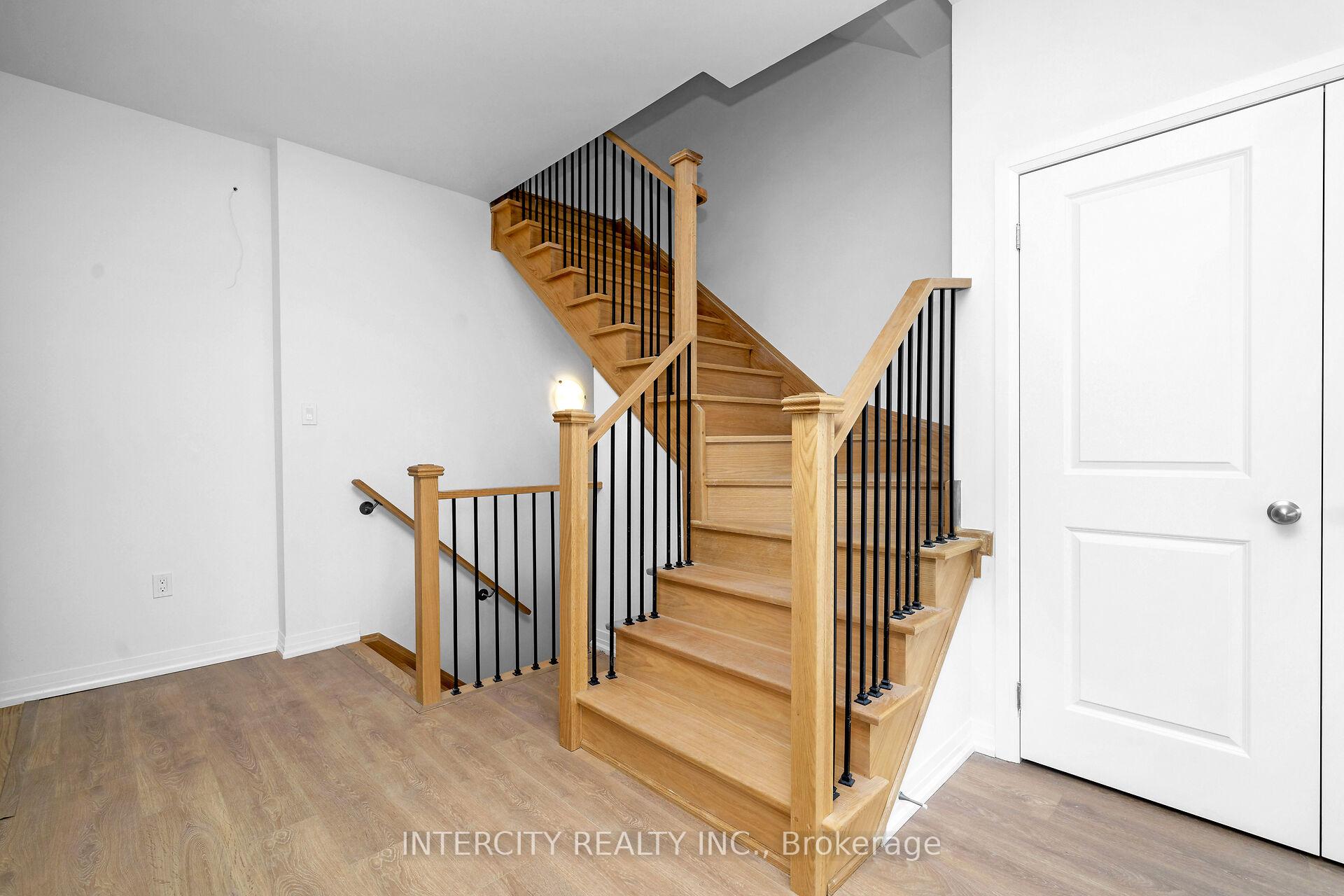 Photo 8 of 21 Alan Francis Lane, Markham, Cachet — HOMEH