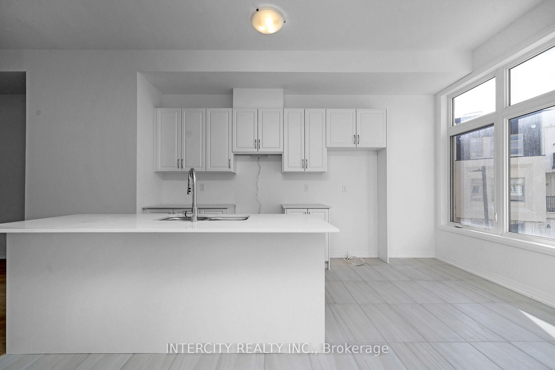 Photo 12 of 21 Alan Francis Lane, Markham, Cachet — HOMEH