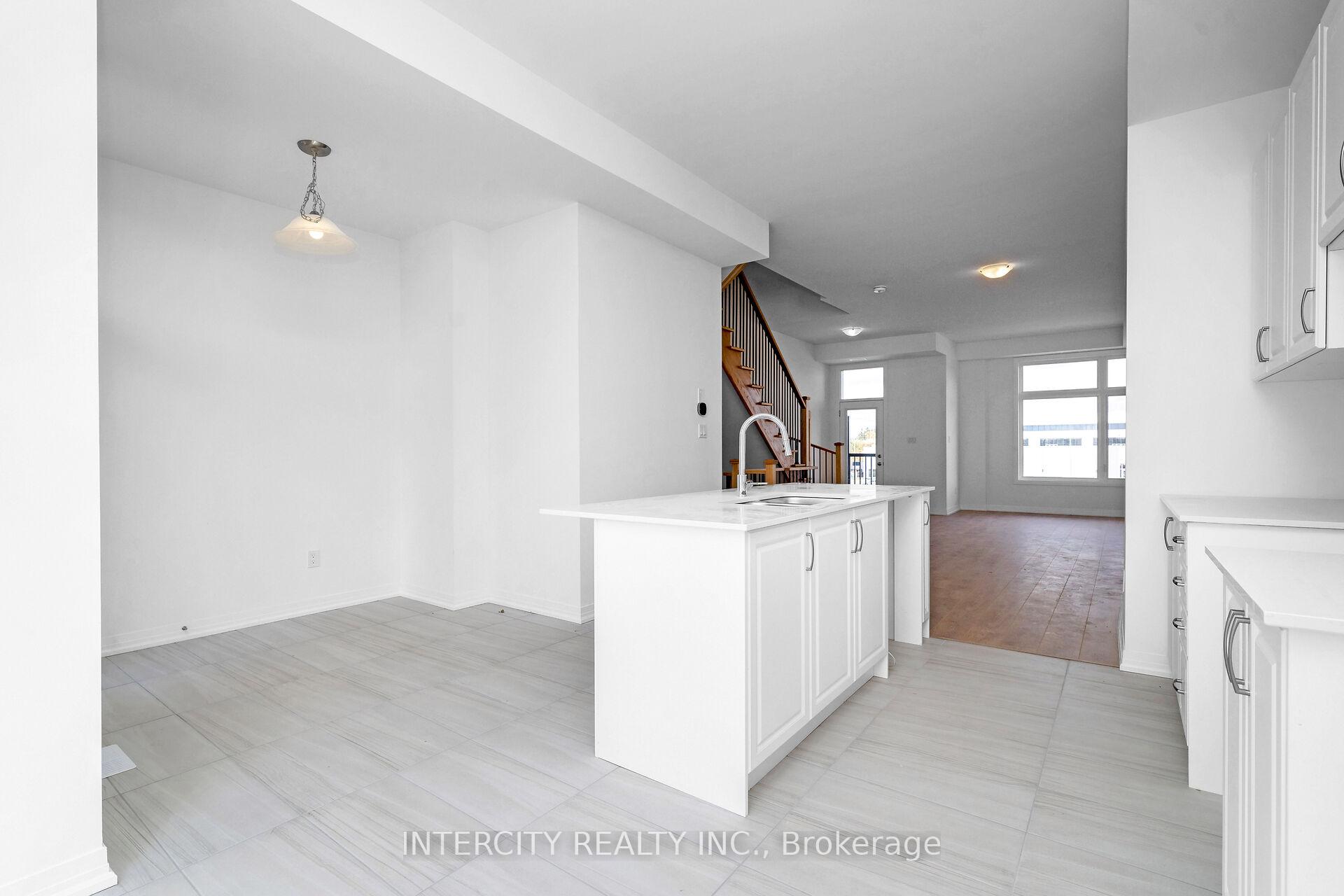 Photo 13 of 21 Alan Francis Lane, Markham, Cachet — HOMEH