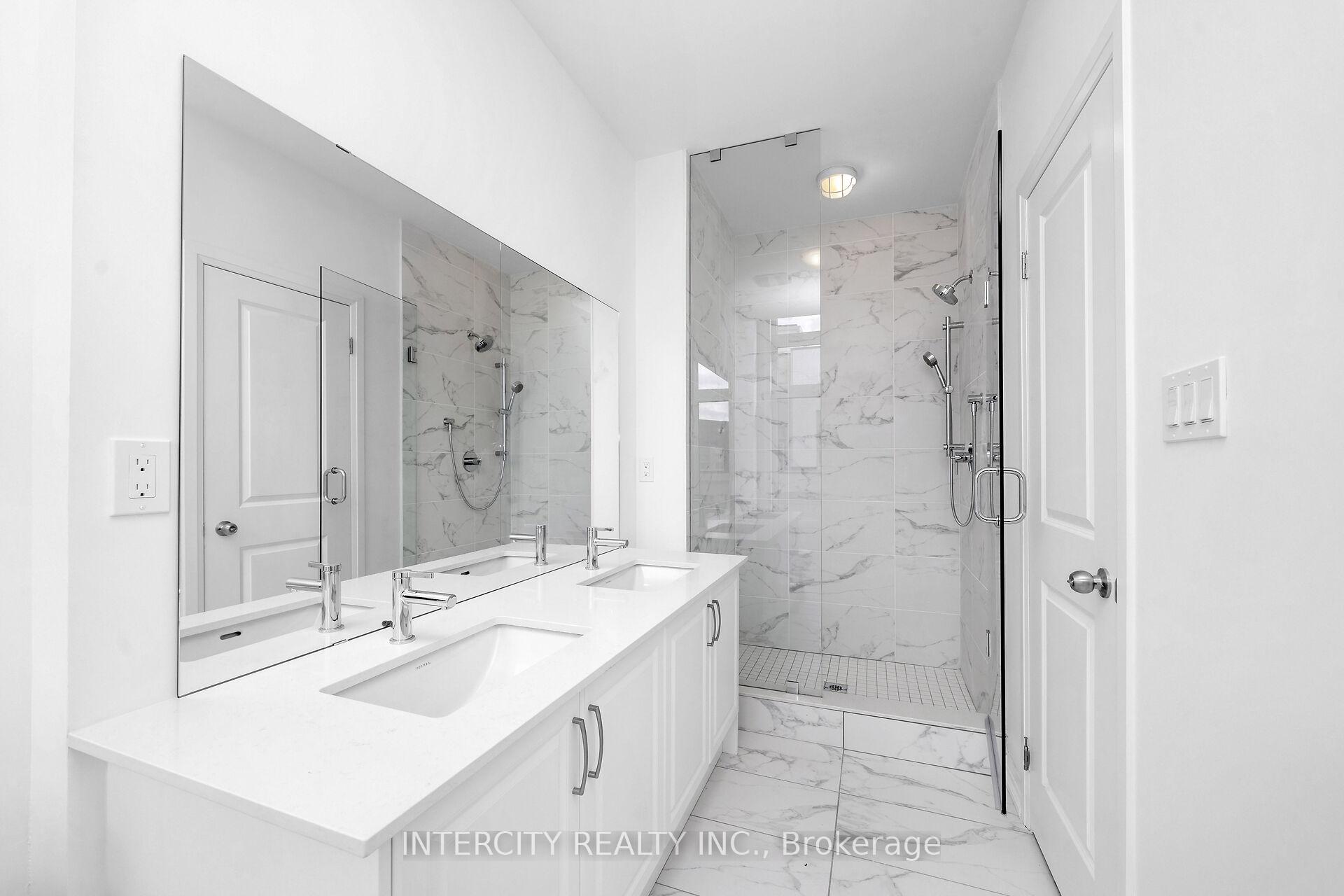 Photo 23 of 21 Alan Francis Lane, Markham, Cachet — HOMEH