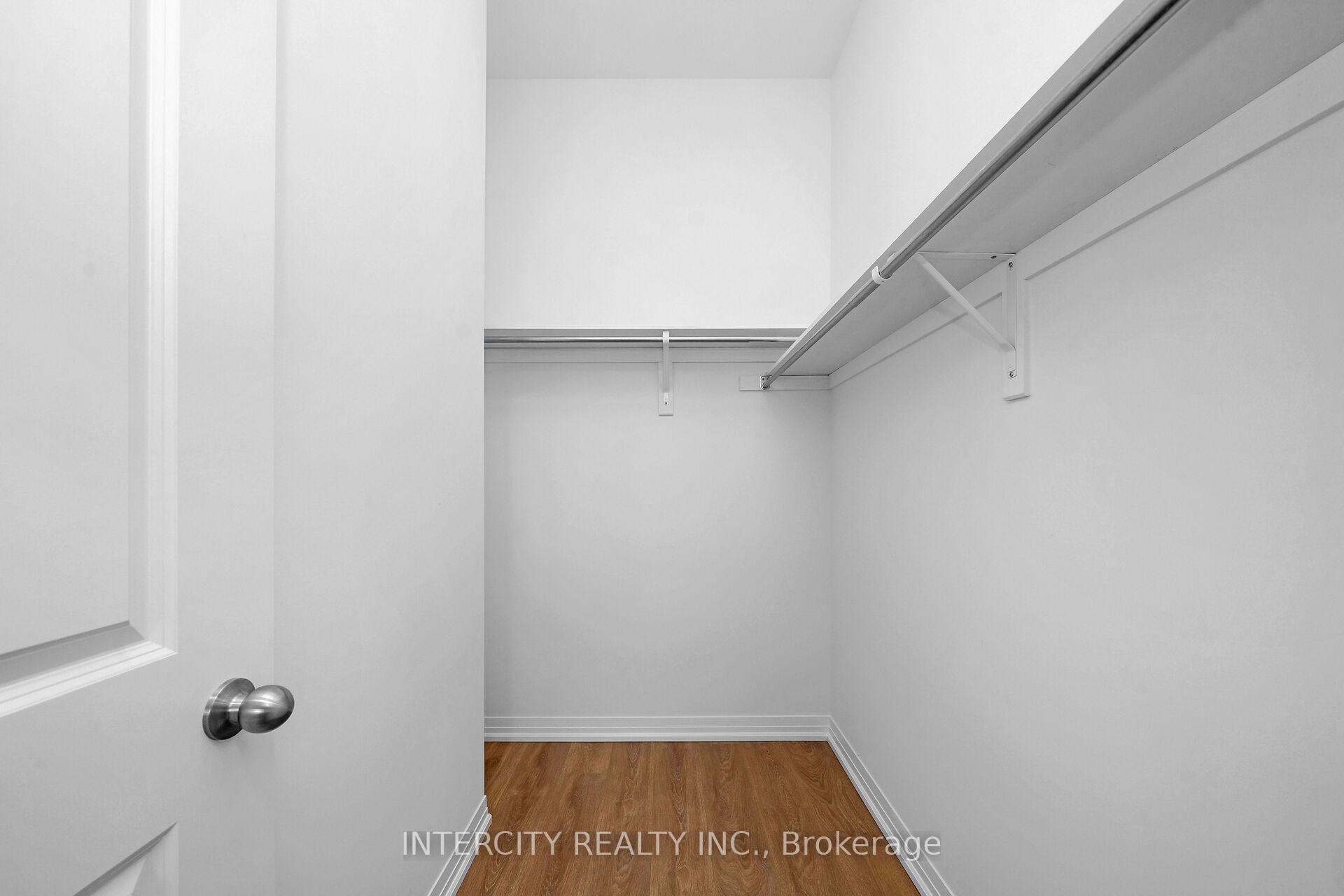 Photo 24 of 21 Alan Francis Lane, Markham, Cachet — HOMEH