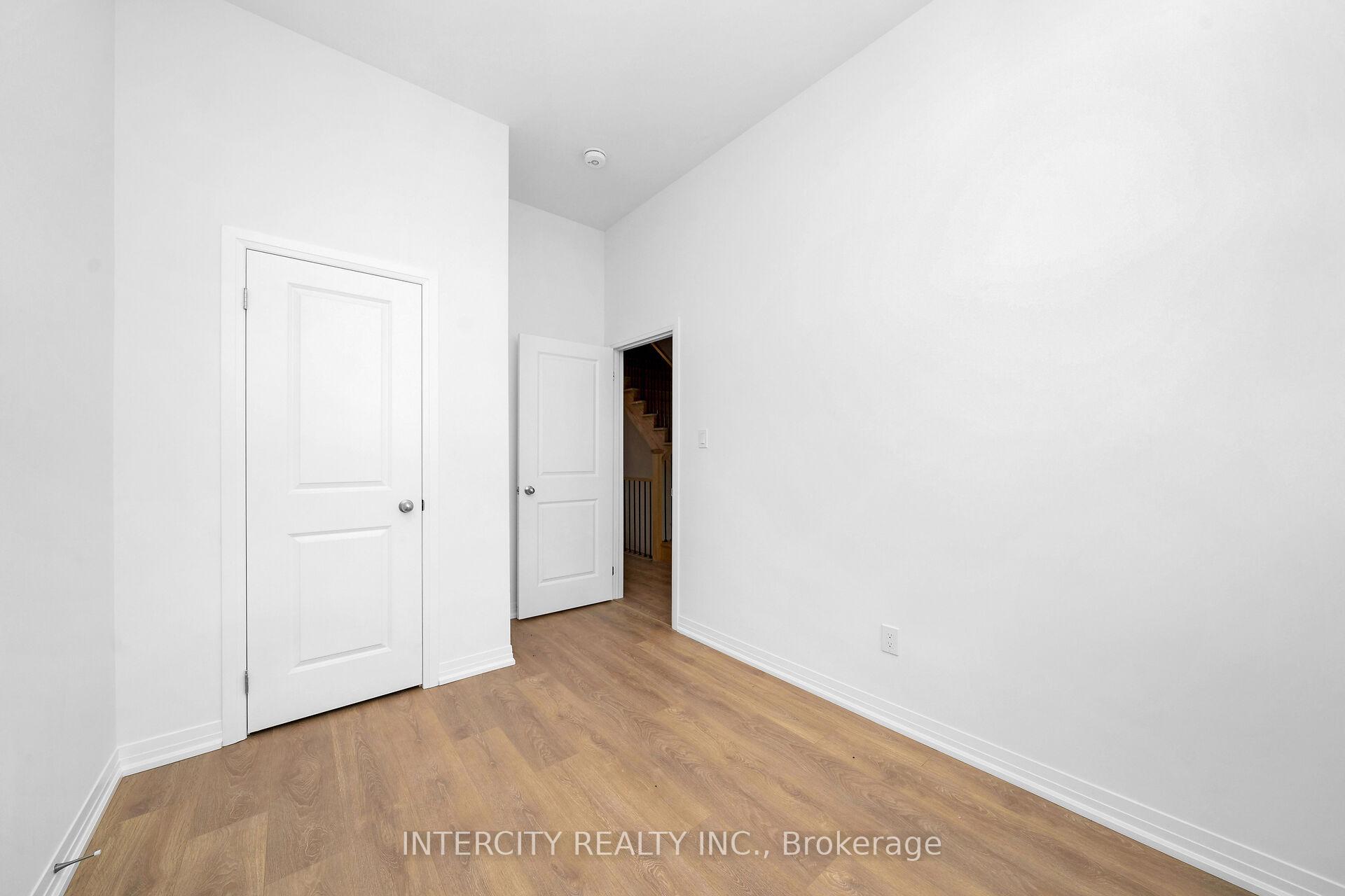 Photo 26 of 21 Alan Francis Lane, Markham, Cachet — HOMEH