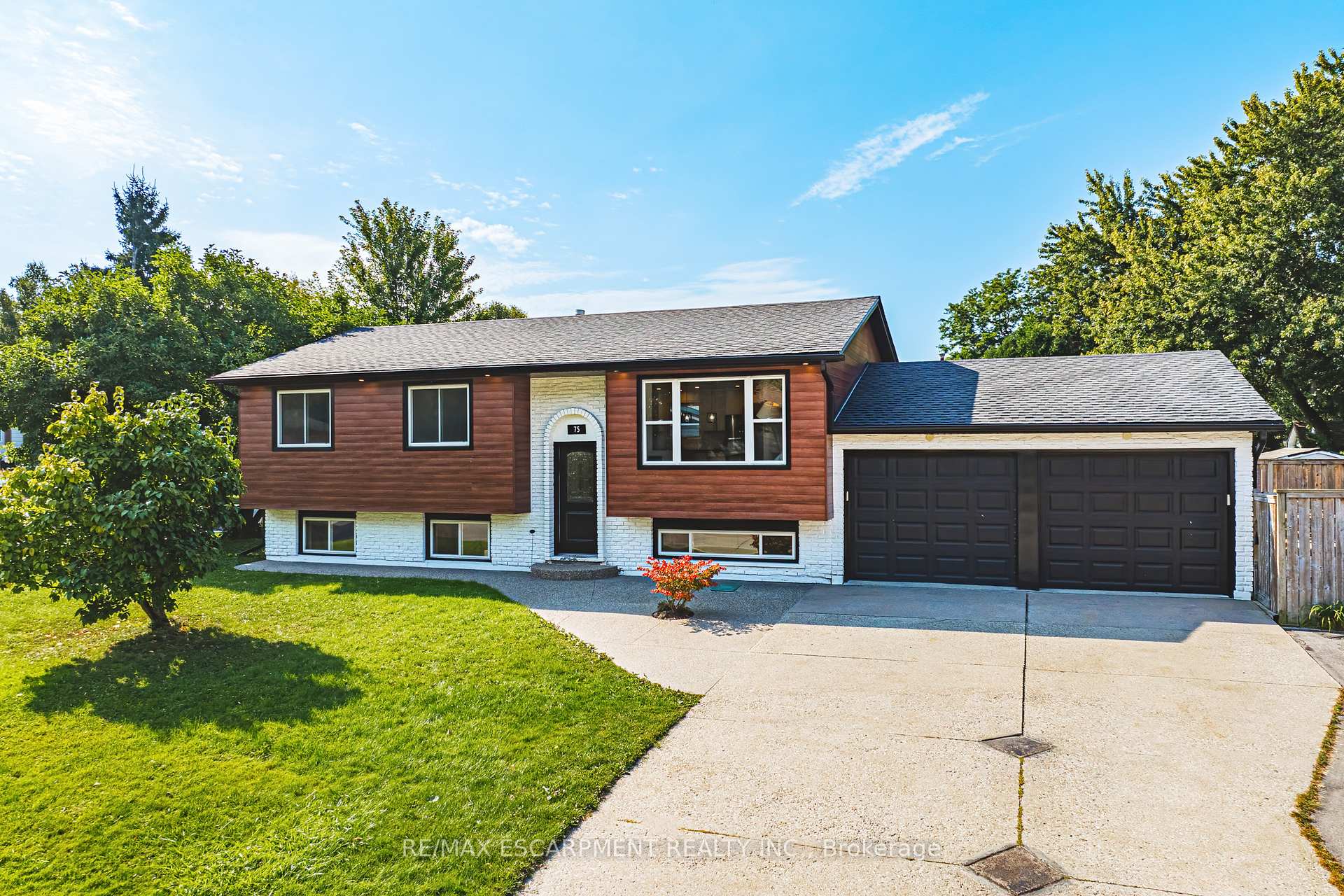 Photo 3 of 75 Graystone Drive, Hamilton, Gilkson — HOMEH