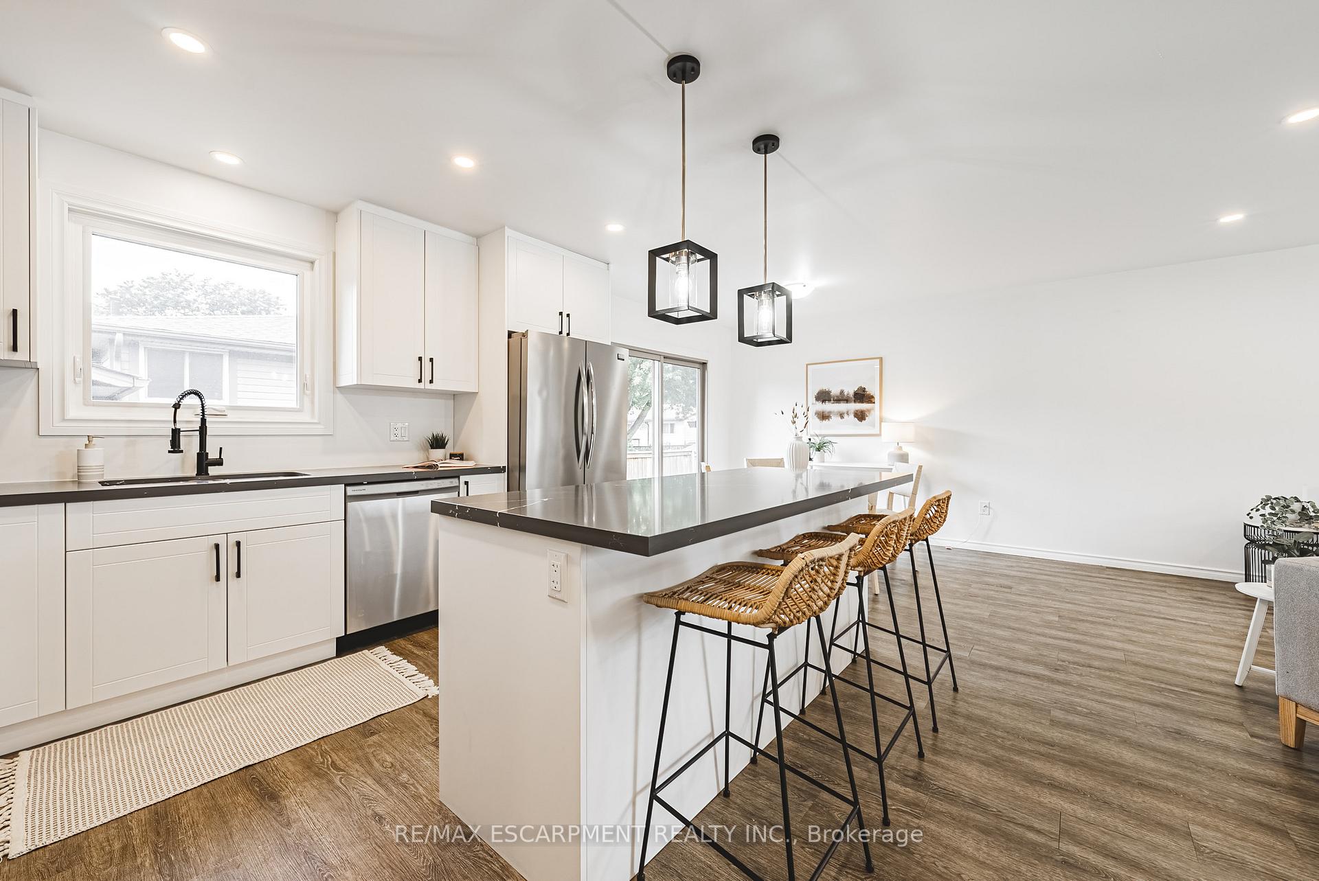 Photo 8 of 75 Graystone Drive, Hamilton, Gilkson — HOMEH