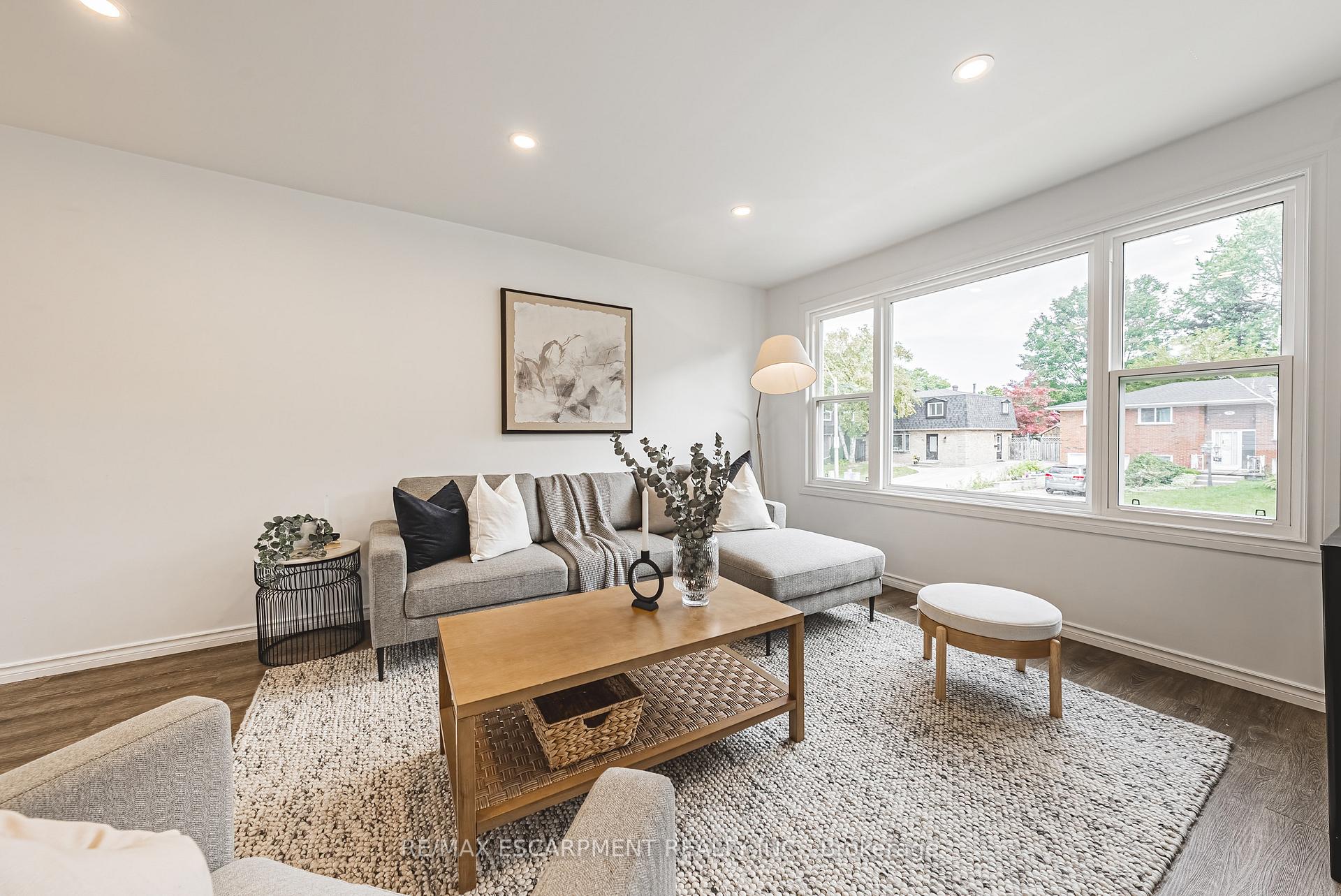 Photo 12 of 75 Graystone Drive, Hamilton, Gilkson — HOMEH