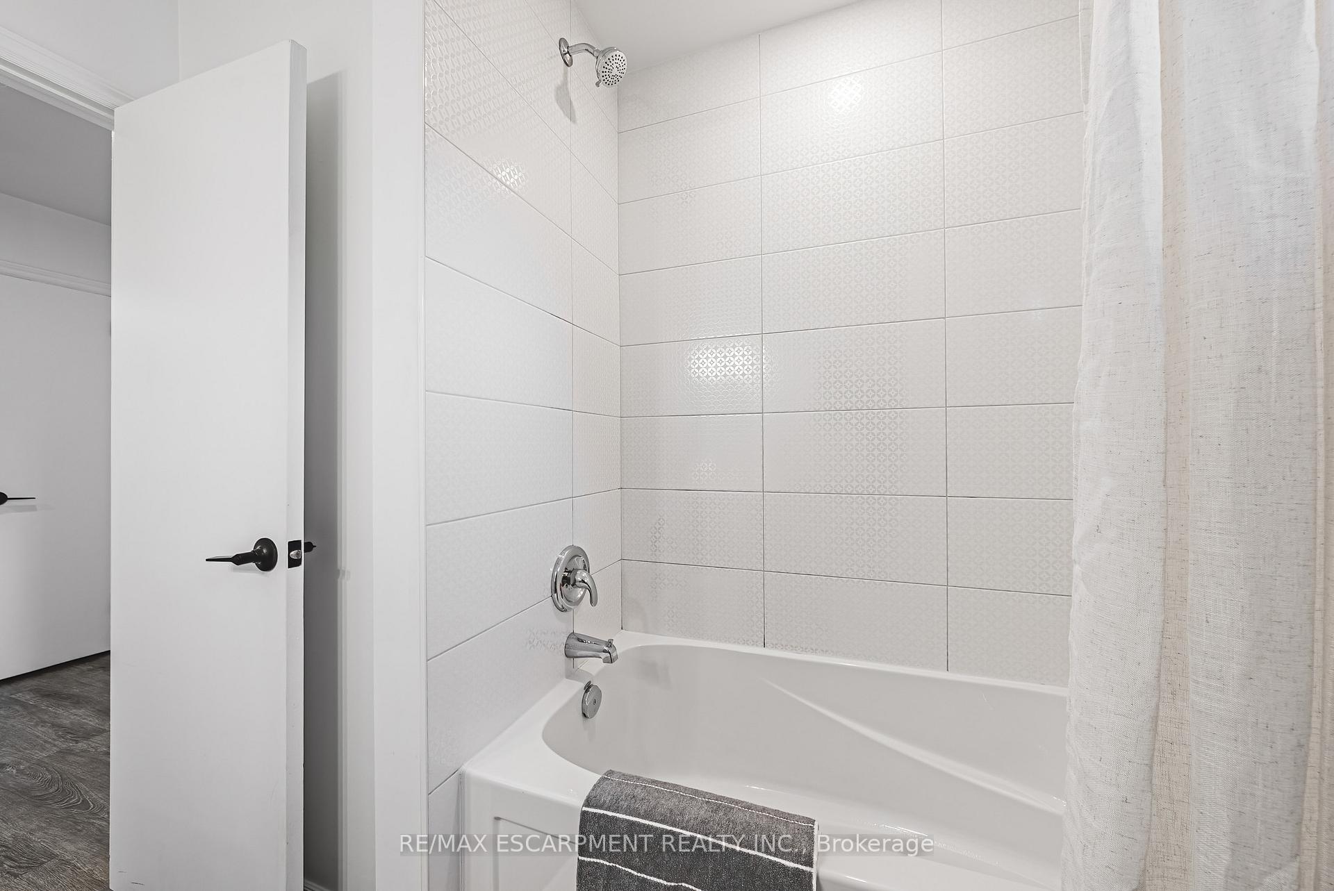 Photo 35 of 75 Graystone Drive, Hamilton, Gilkson — HOMEH