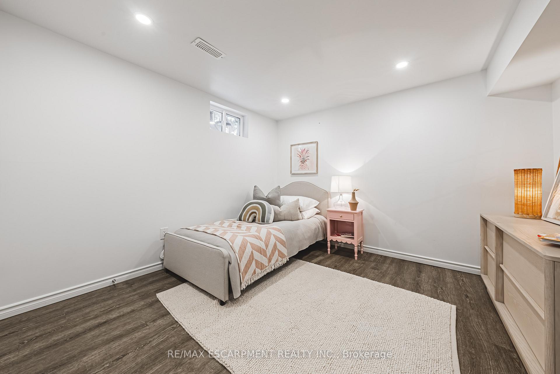 Photo 48 of 75 Graystone Drive, Hamilton, Gilkson — HOMEH