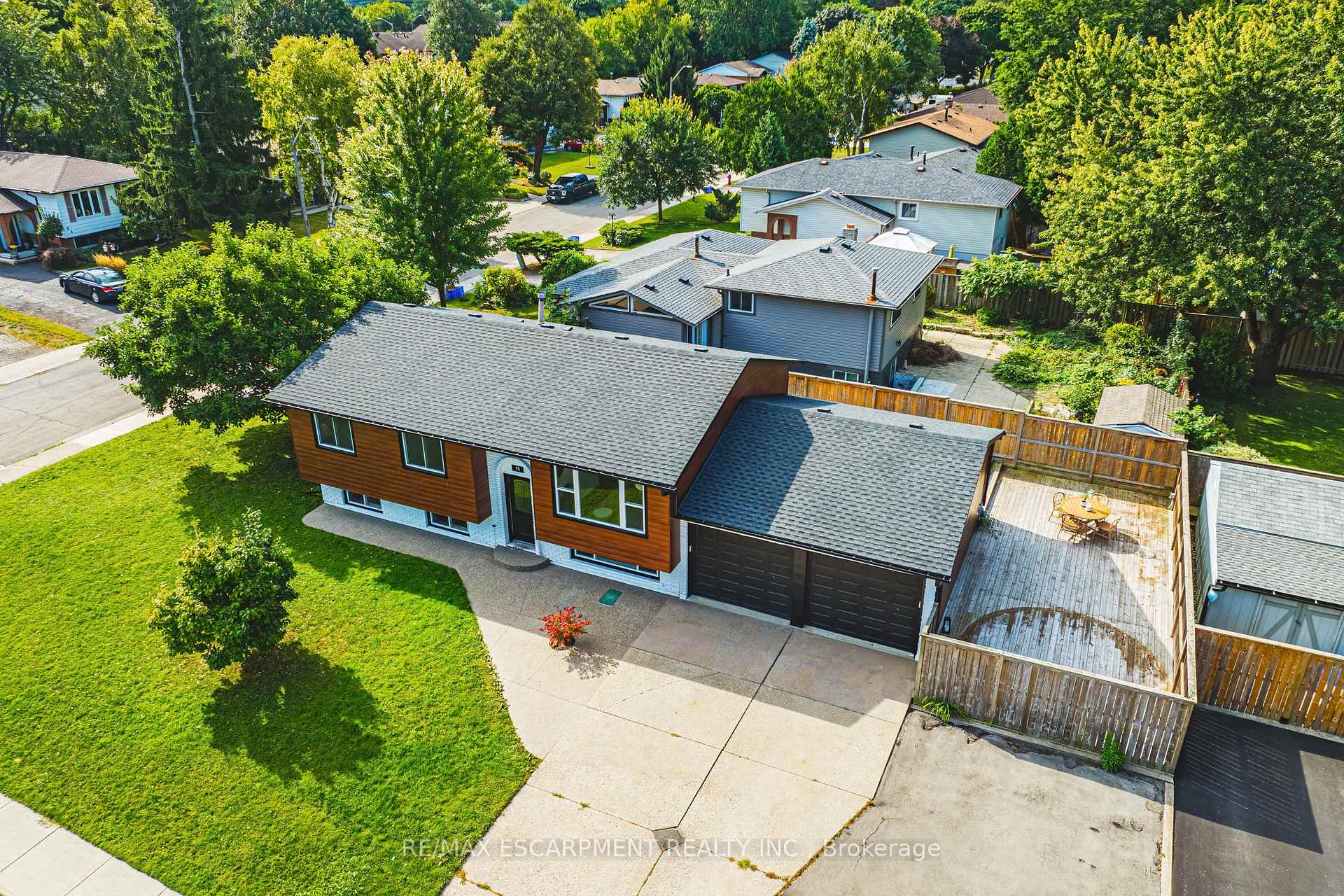 Photo 54 of 75 Graystone Drive, Hamilton, Gilkson — HOMEH