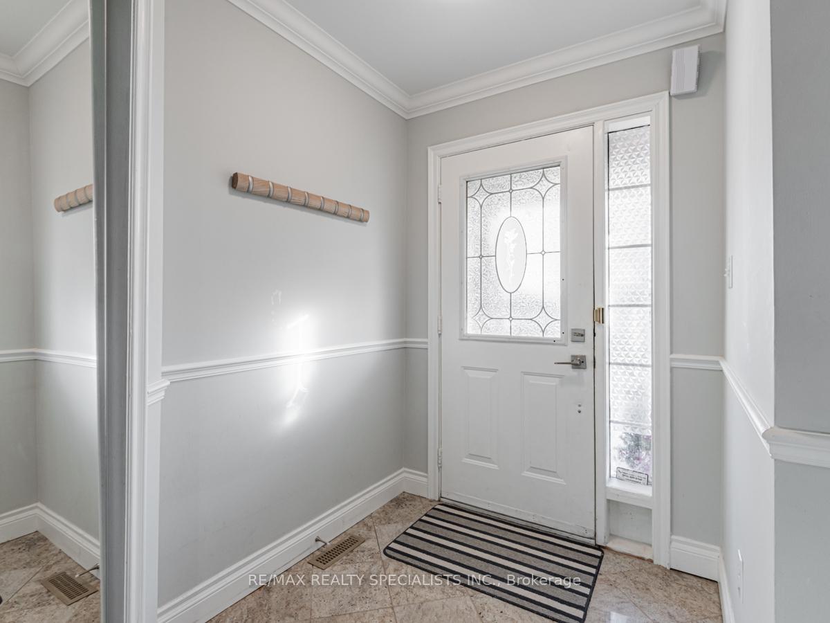 Photo 4 of Unit MAIN/2, 105 Windward Crescent, Vaughan, Vellore Village — HOMEH
