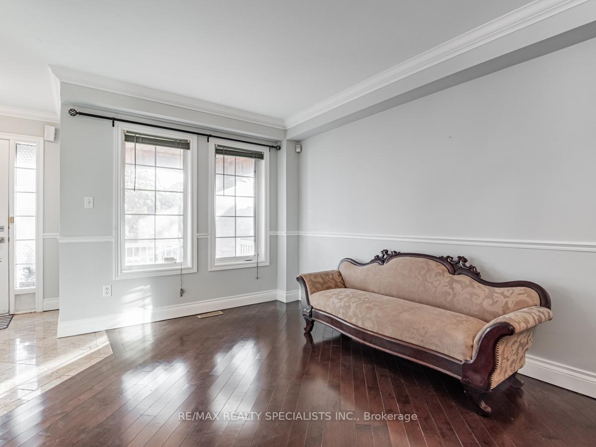Photo 5 of Unit MAIN/2, 105 Windward Crescent, Vaughan, Vellore Village — HOMEH