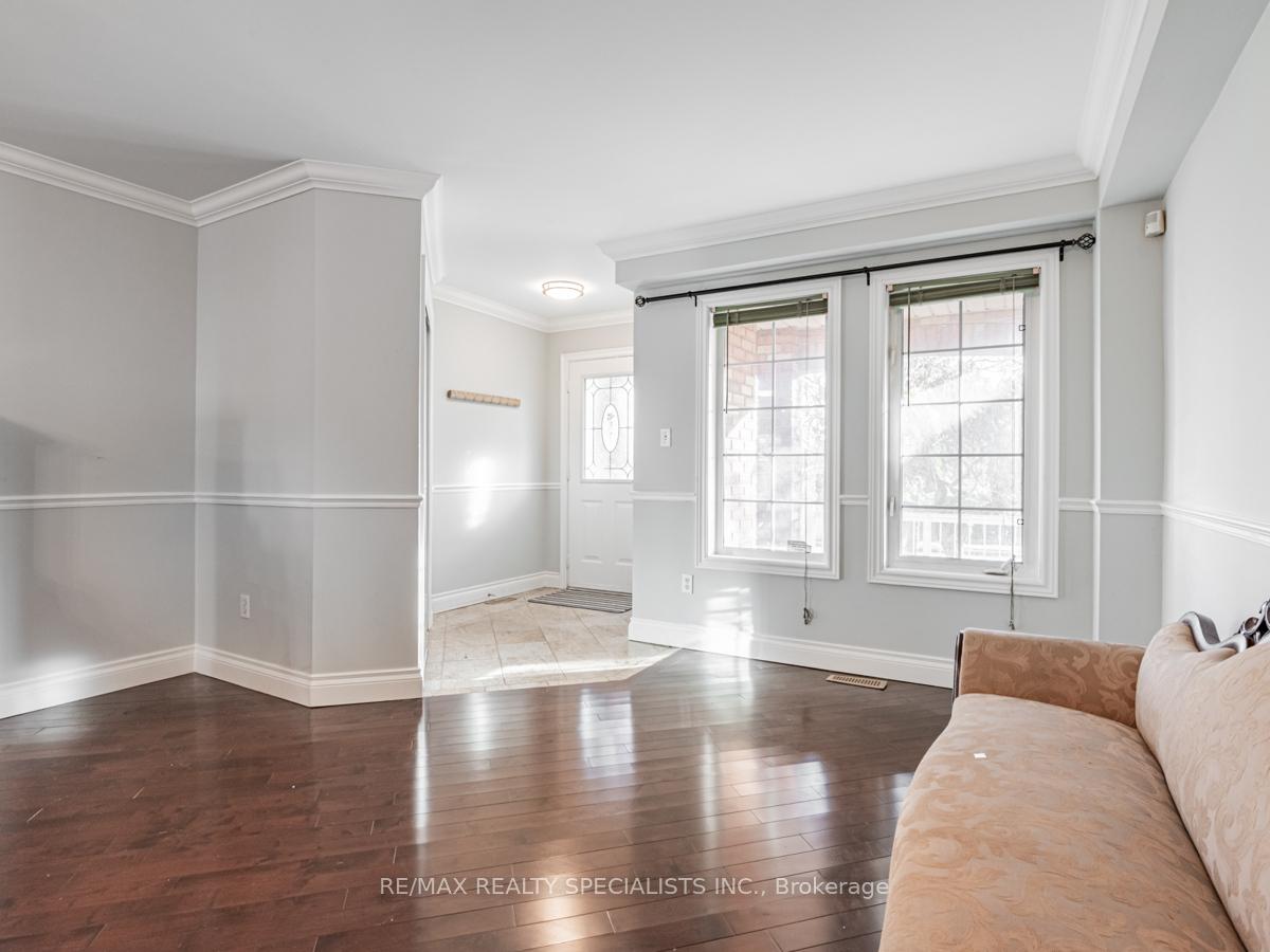 Photo 6 of Unit MAIN/2, 105 Windward Crescent, Vaughan, Vellore Village — HOMEH