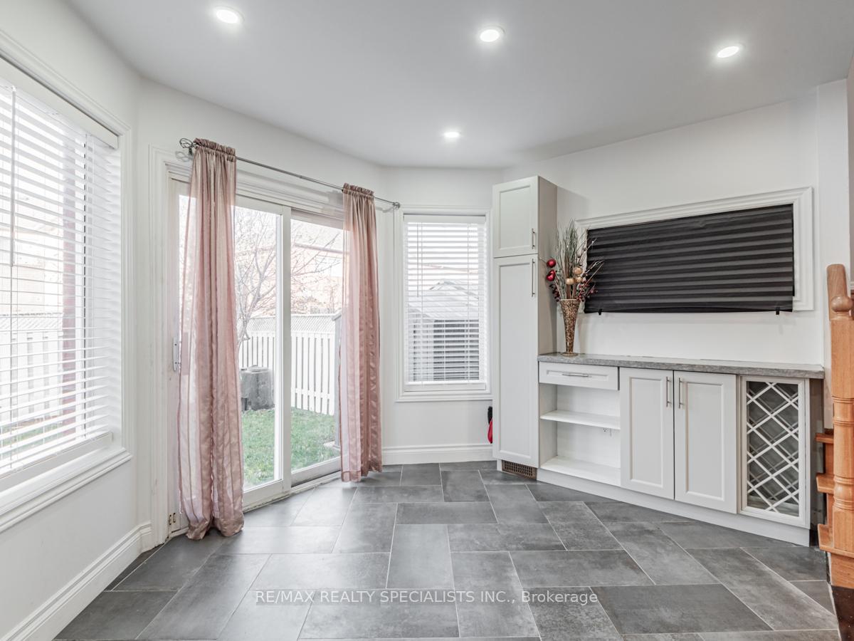Photo 11 of Unit MAIN/2, 105 Windward Crescent, Vaughan, Vellore Village — HOMEH