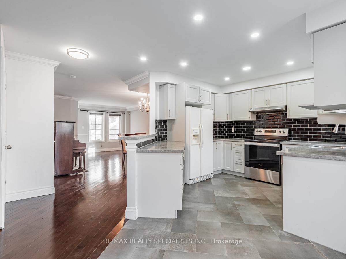 Photo 12 of Unit MAIN/2, 105 Windward Crescent, Vaughan, Vellore Village — HOMEH