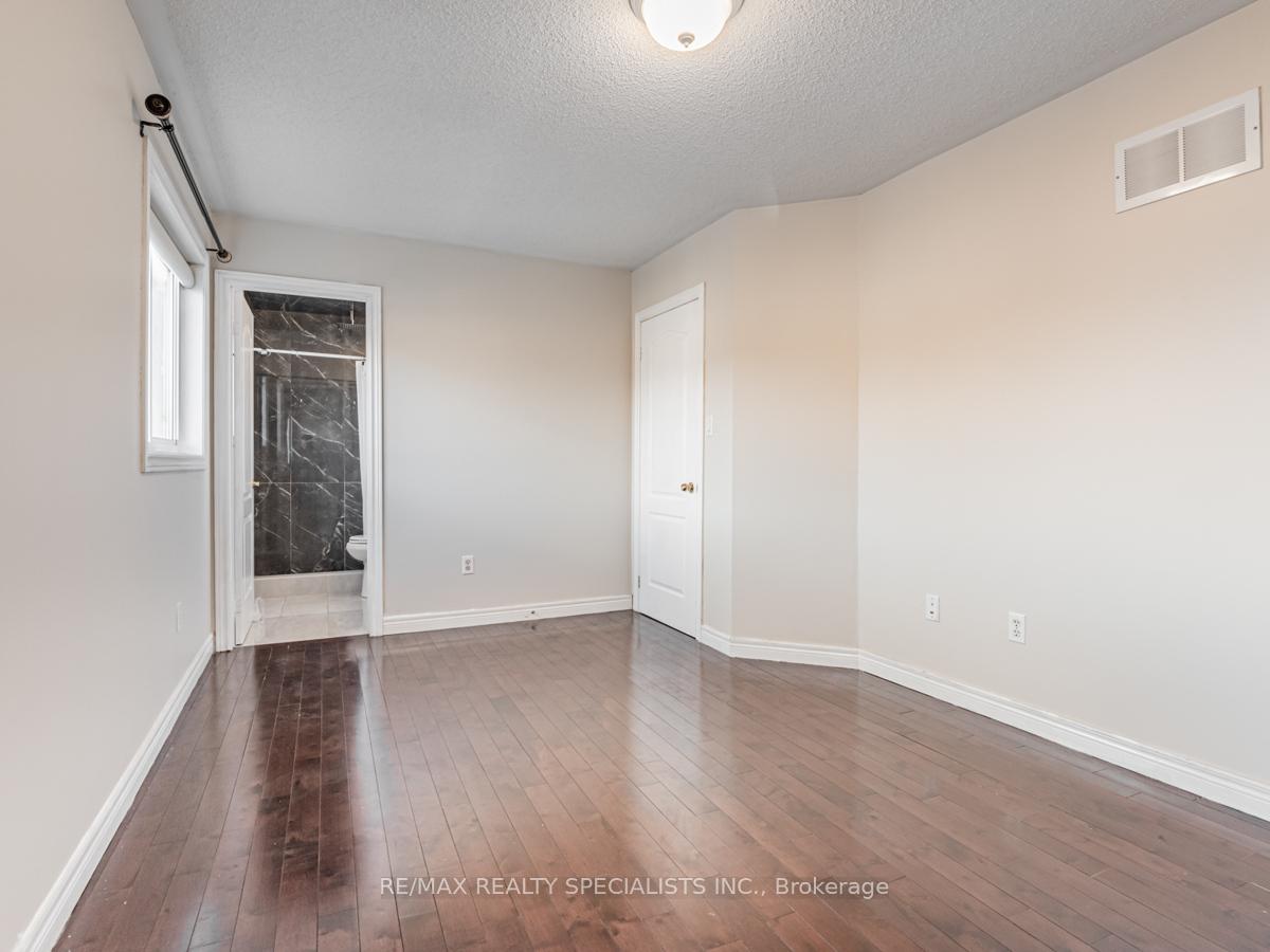 Photo 25 of Unit MAIN/2, 105 Windward Crescent, Vaughan, Vellore Village — HOMEH