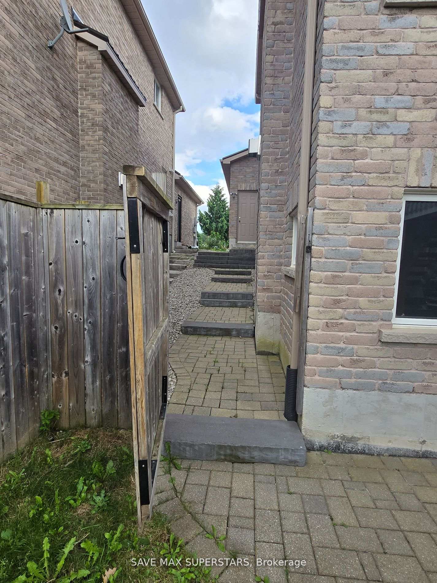 Photo 4 of 116 Summerset Drive, Barrie, Ardagh — HOMEH
