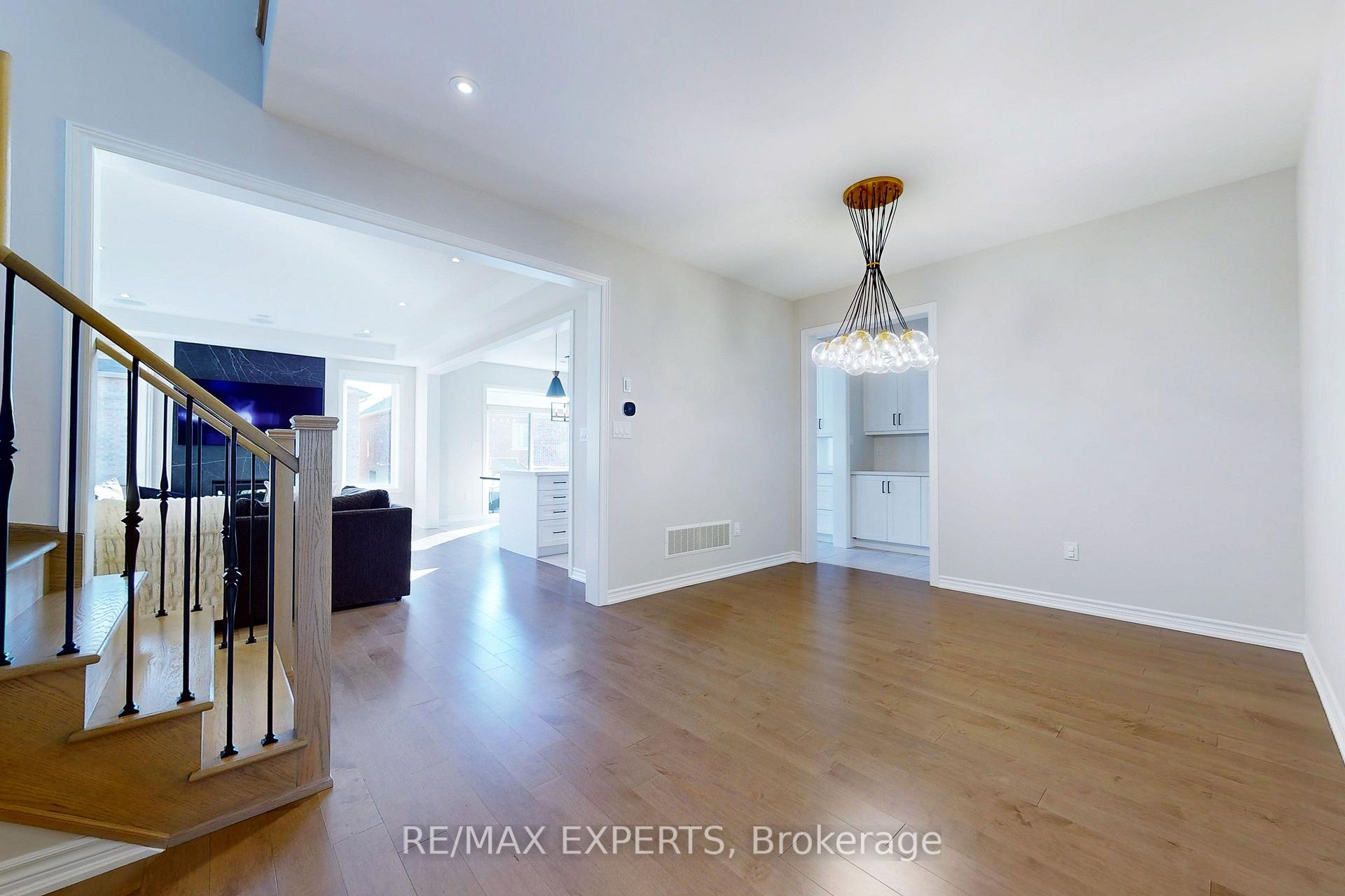 Photo 7 of 216 Bellefond Street, Vaughan, Kleinburg — HOMEH