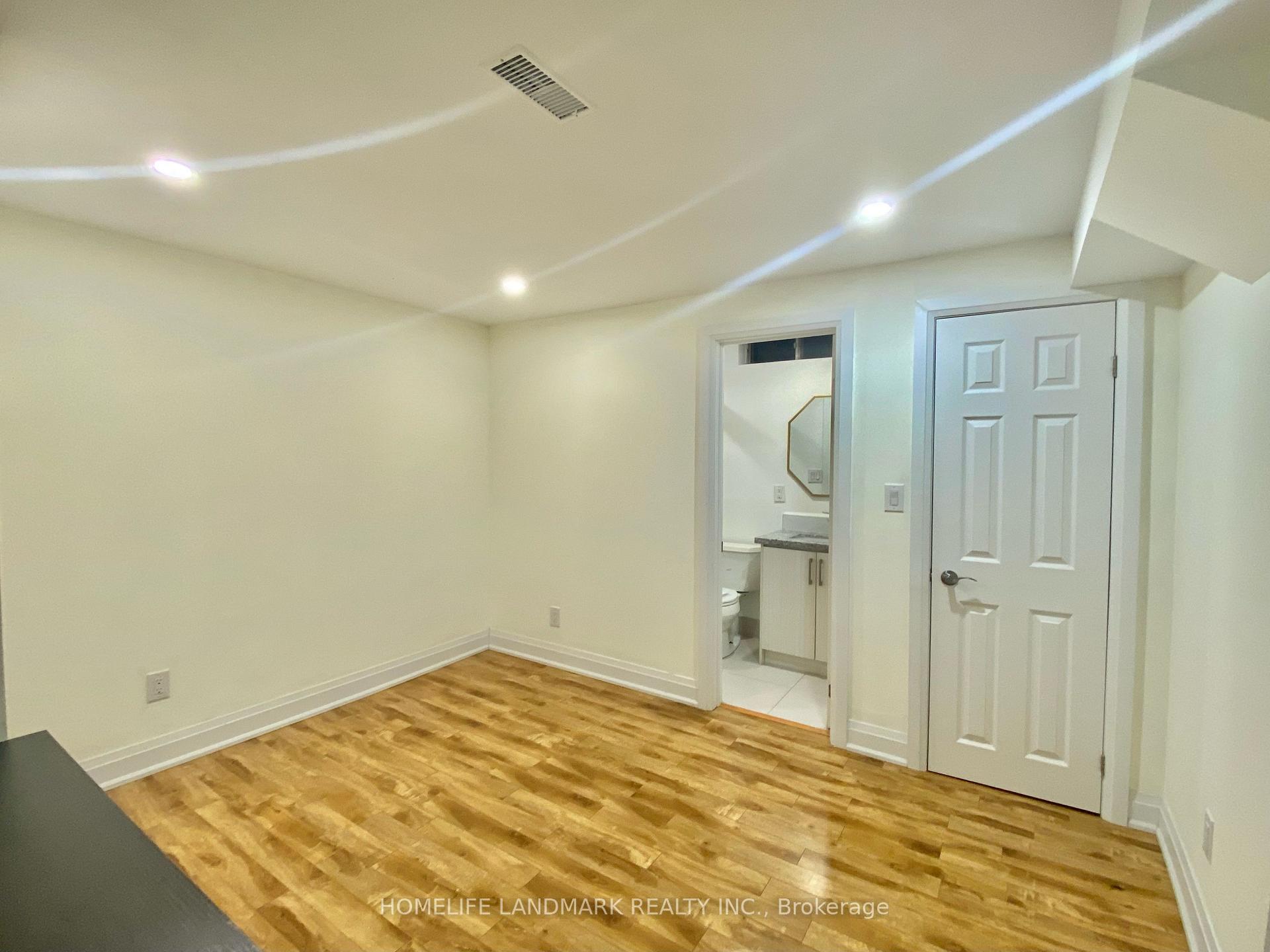 Photo 5 of 6 New Forest Square, Scarborough, Steeles — HOMEH