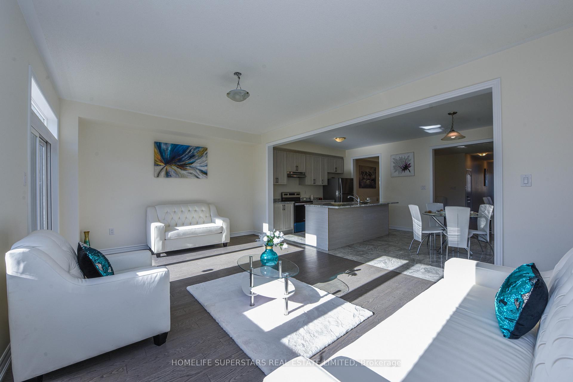 Photo 2 of 10 Hashmi Place, Brampton, Credit Valley — HOMEH