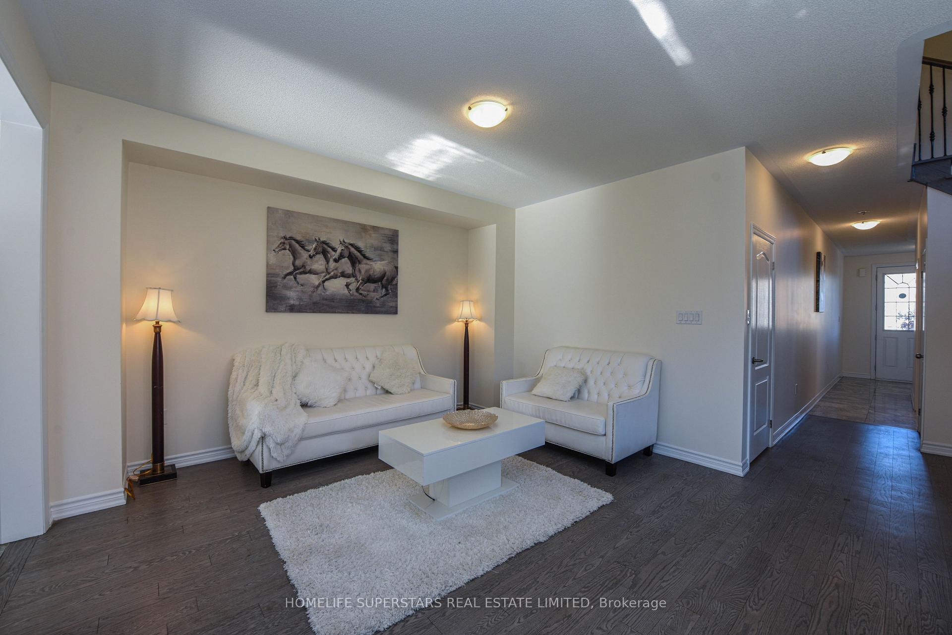 Photo 4 of 10 Hashmi Place, Brampton, Credit Valley — HOMEH