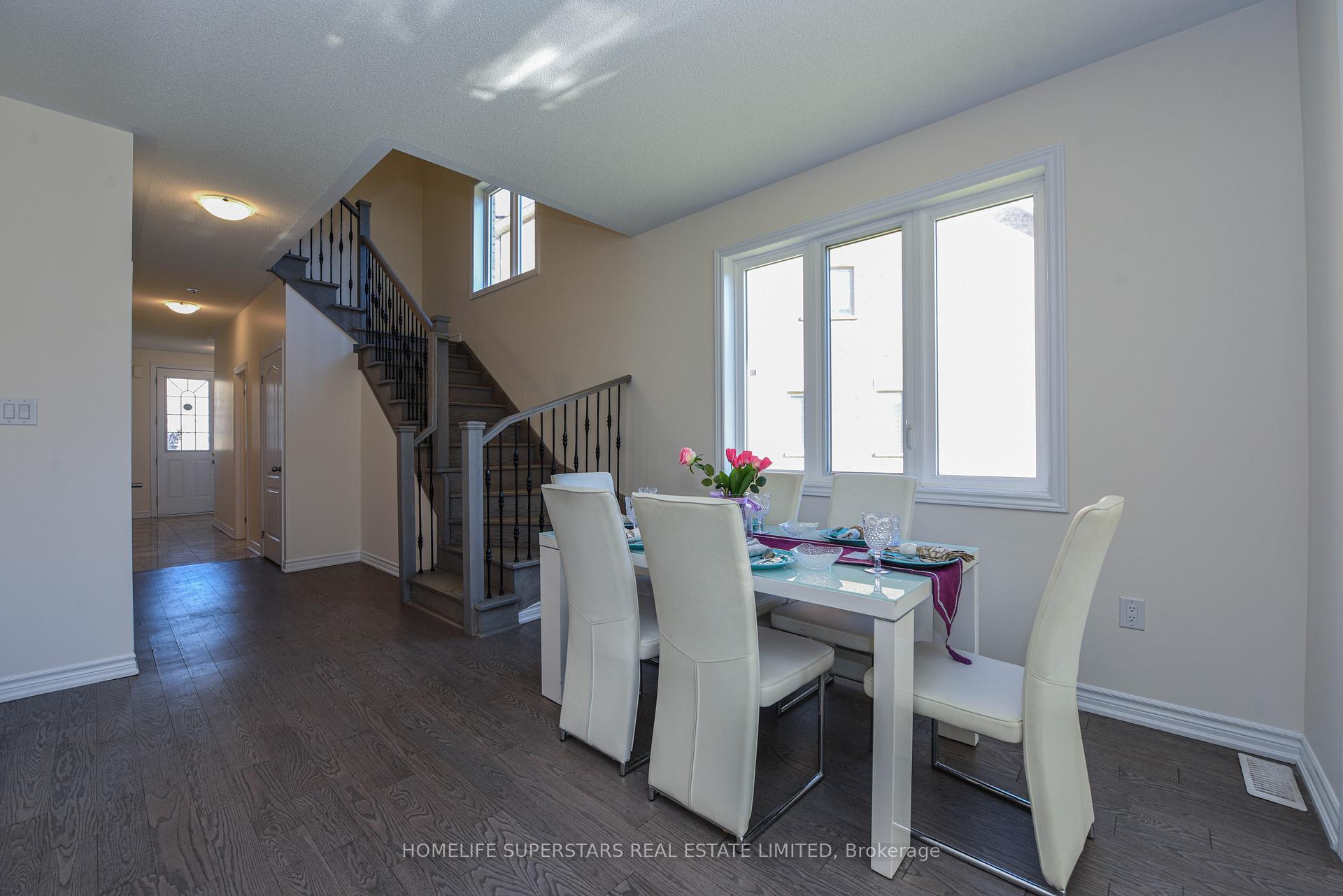 Photo 6 of 10 Hashmi Place, Brampton, Credit Valley — HOMEH