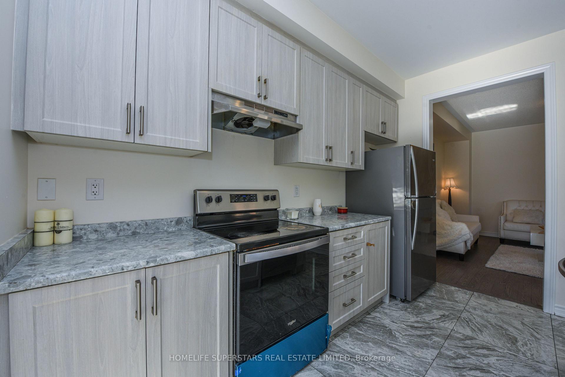 Photo 8 of 10 Hashmi Place, Brampton, Credit Valley — HOMEH