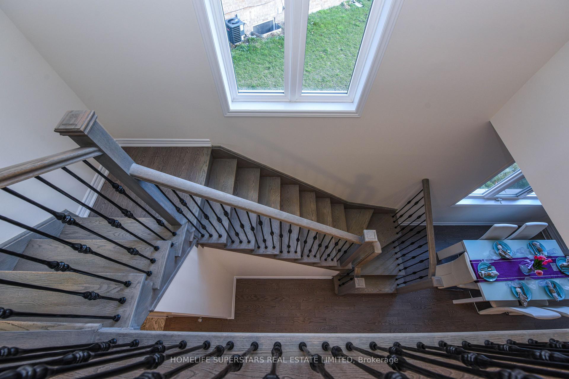 Photo 11 of 10 Hashmi Place, Brampton, Credit Valley — HOMEH