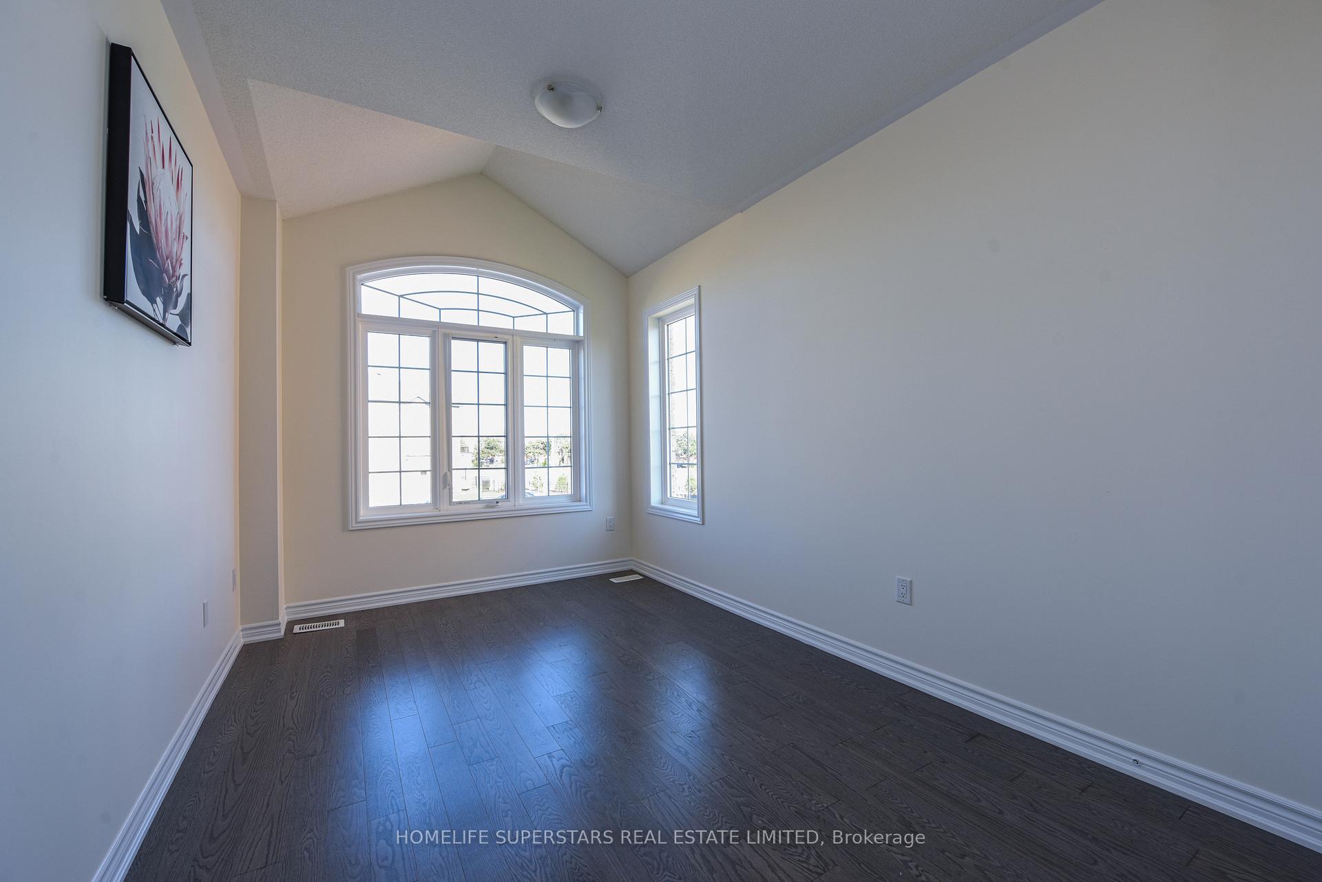 Photo 13 of 10 Hashmi Place, Brampton, Credit Valley — HOMEH