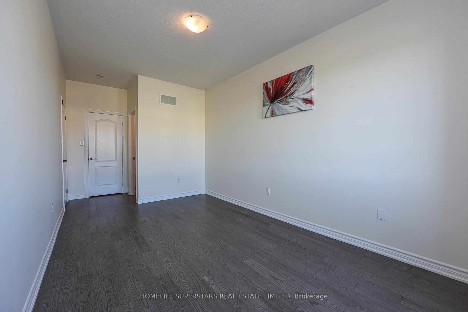 Photo 17 of 10 Hashmi Place, Brampton, Credit Valley — HOMEH