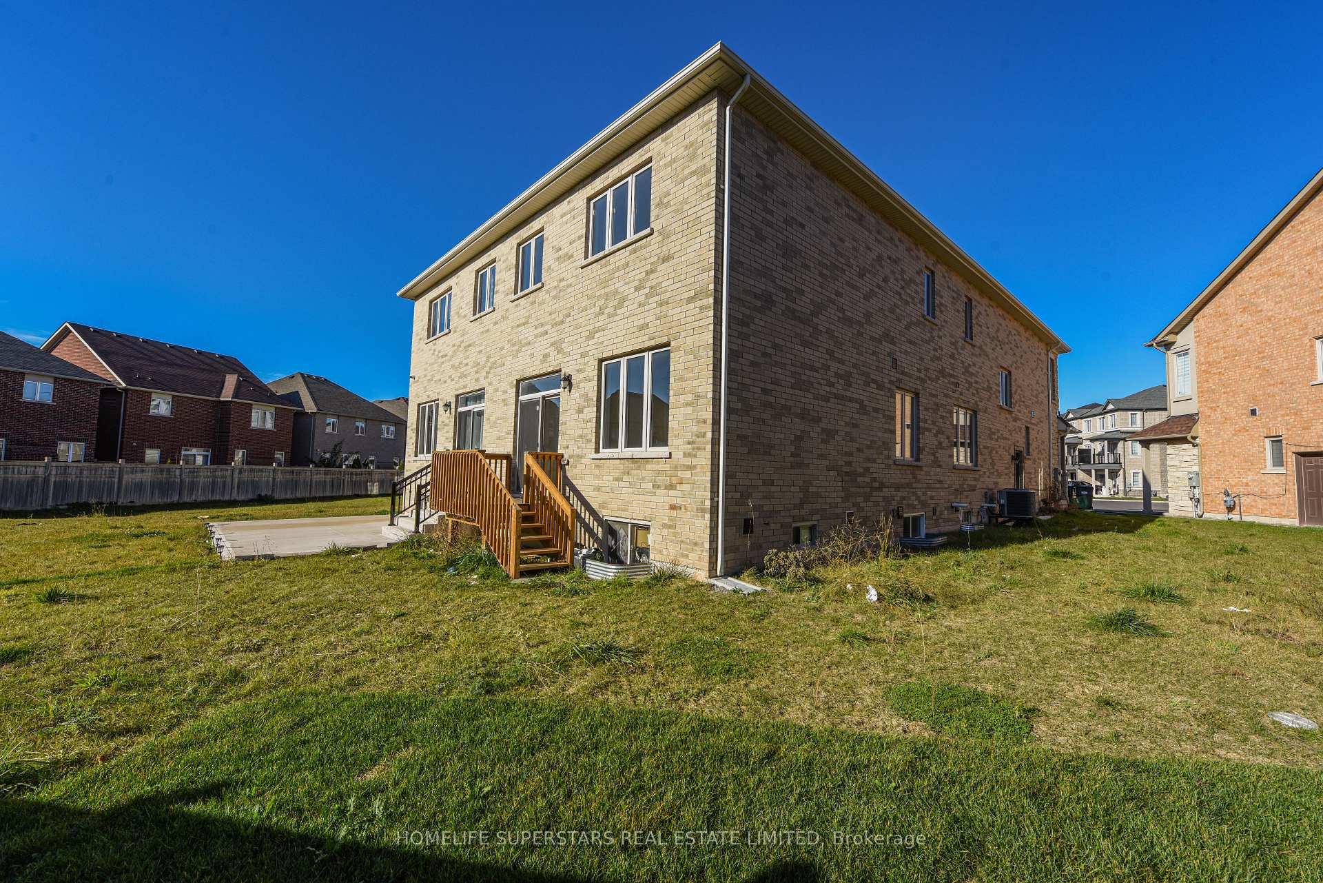 Photo 29 of 10 Hashmi Place, Brampton, Credit Valley — HOMEH
