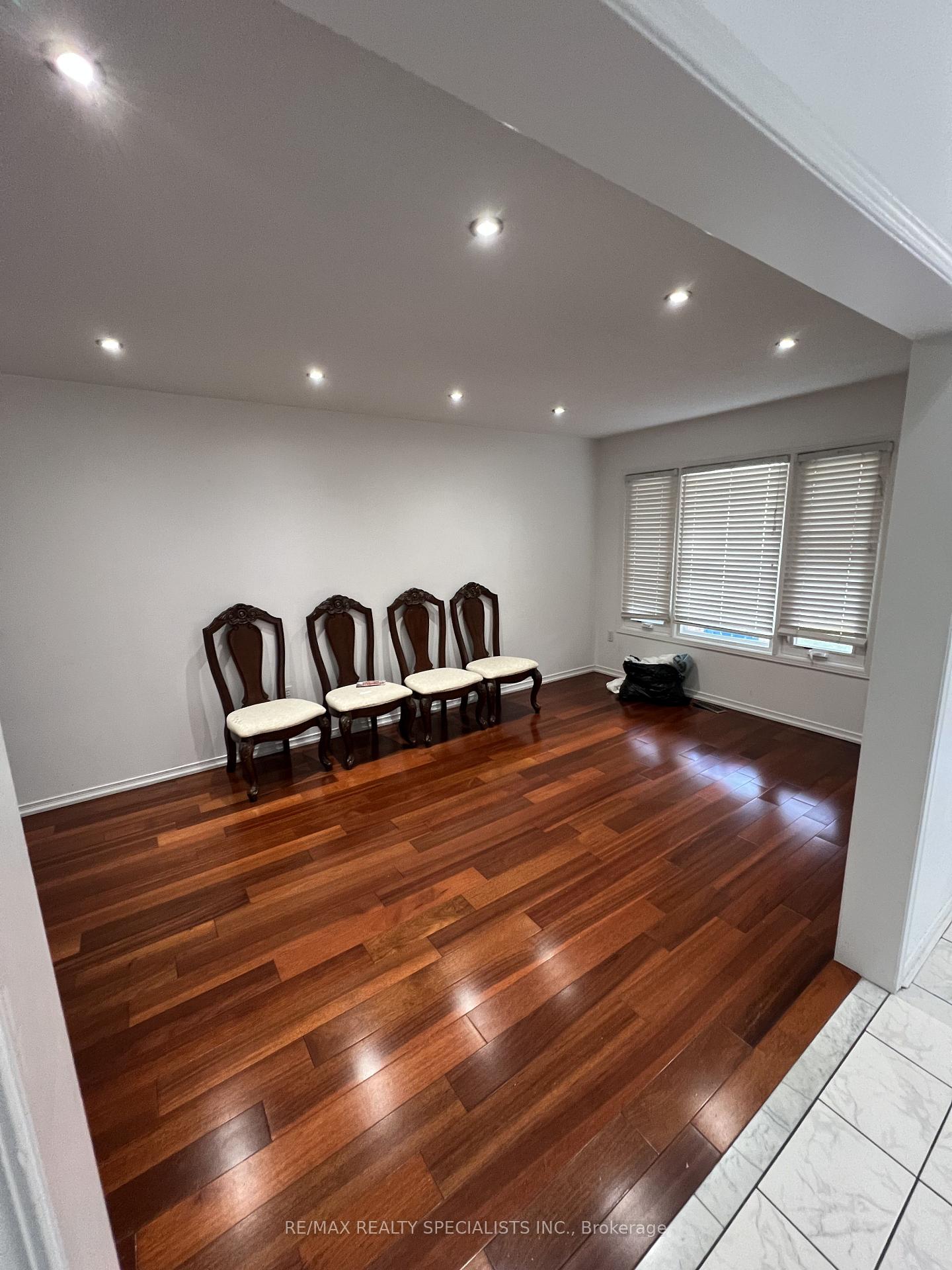 Photo 5 of 56 Red Cedar Crescent, Brampton, Sandringham-Wellington — HOMEH