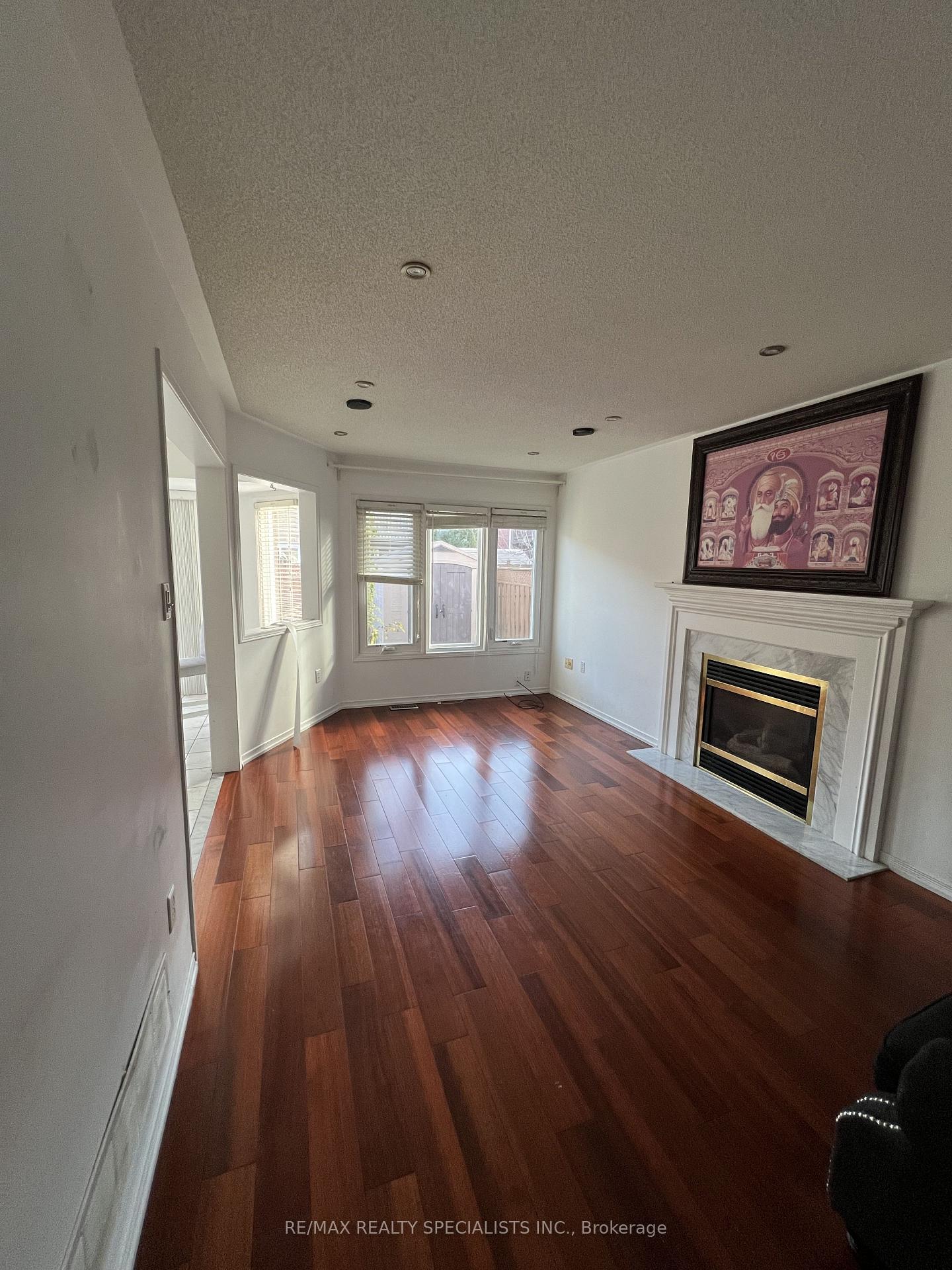 Photo 9 of 56 Red Cedar Crescent, Brampton, Sandringham-Wellington — HOMEH