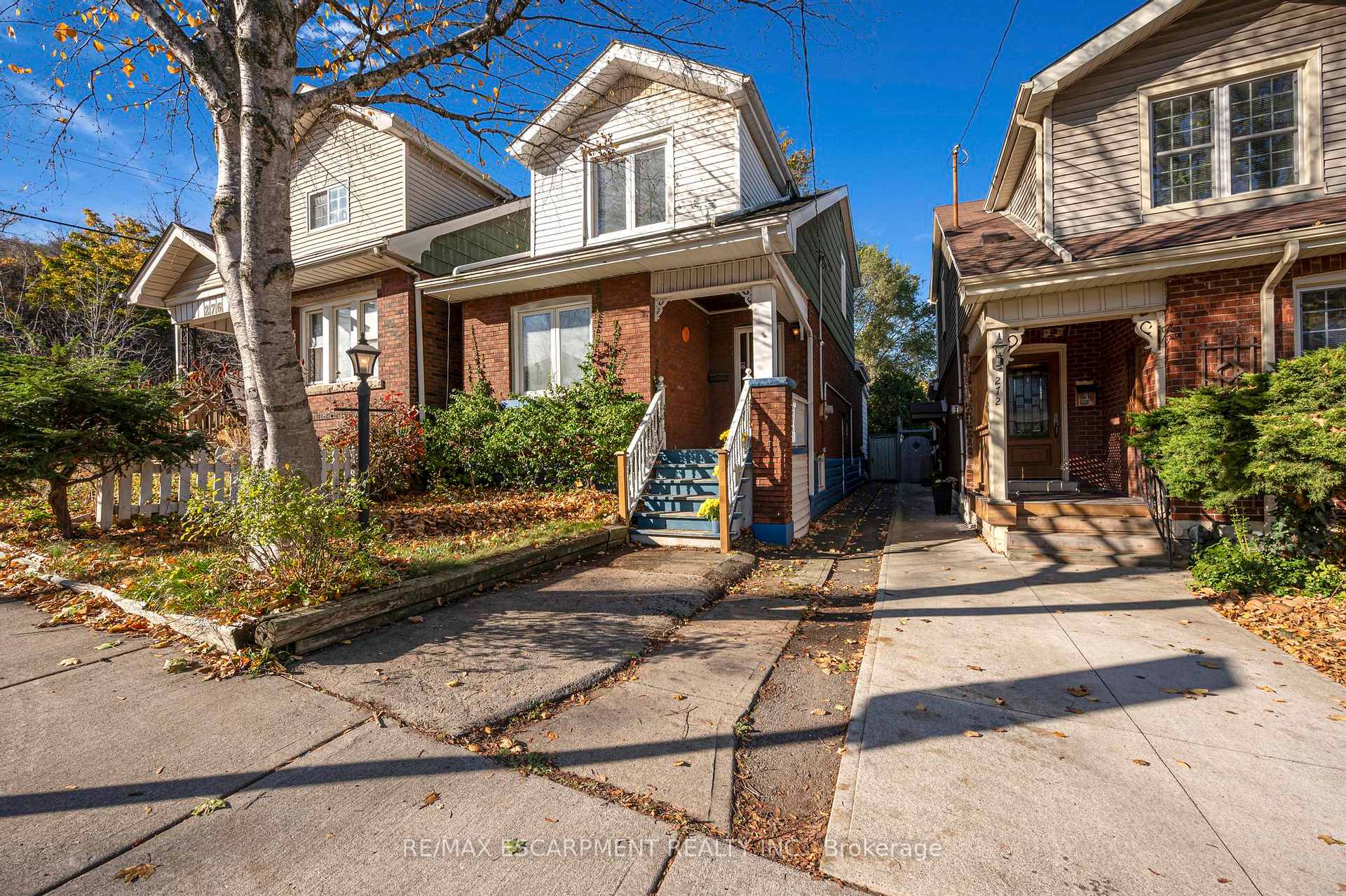 Photo 2 of 274 Edgemont Street S, Hamilton, Delta — HOMEH