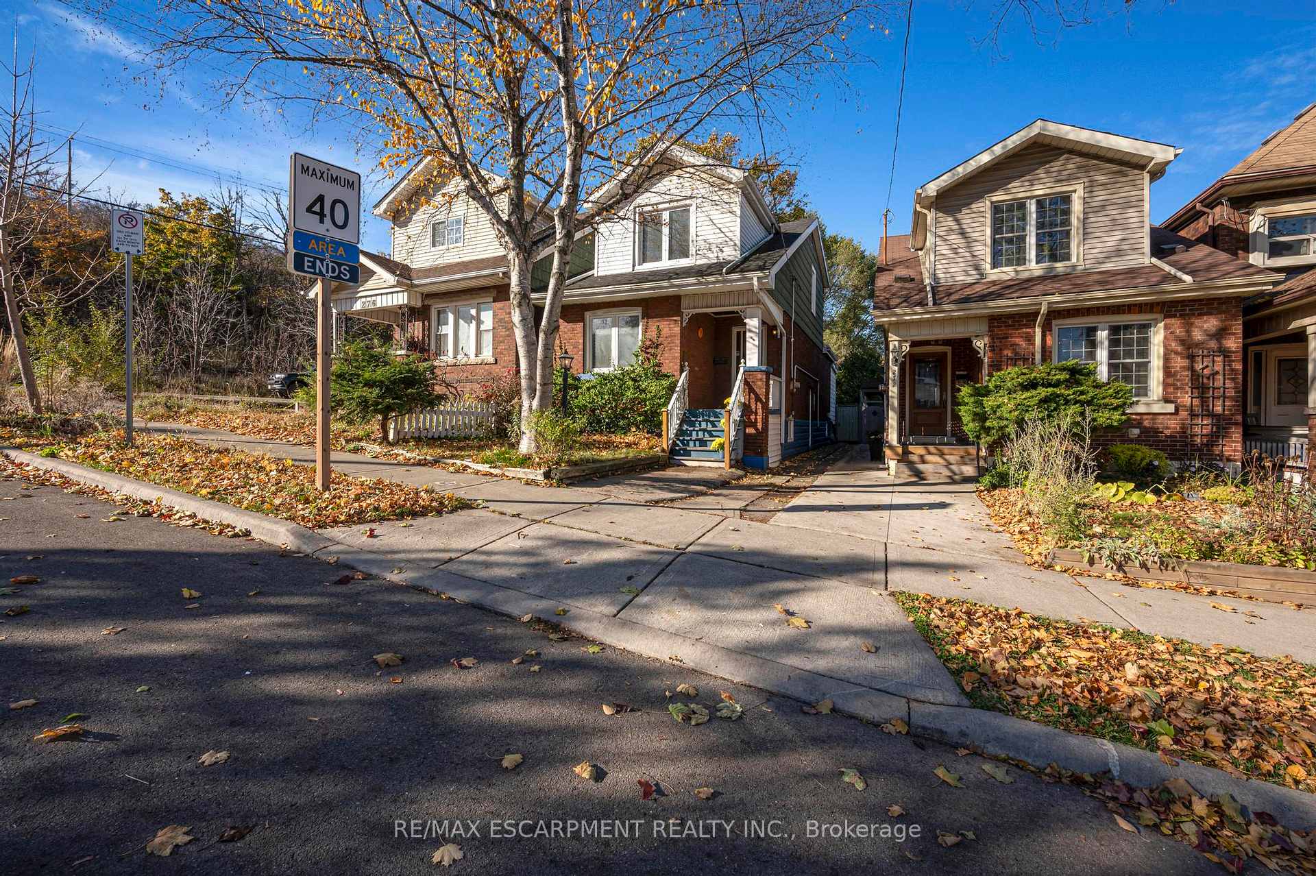 Photo 3 of 274 Edgemont Street S, Hamilton, Delta — HOMEH