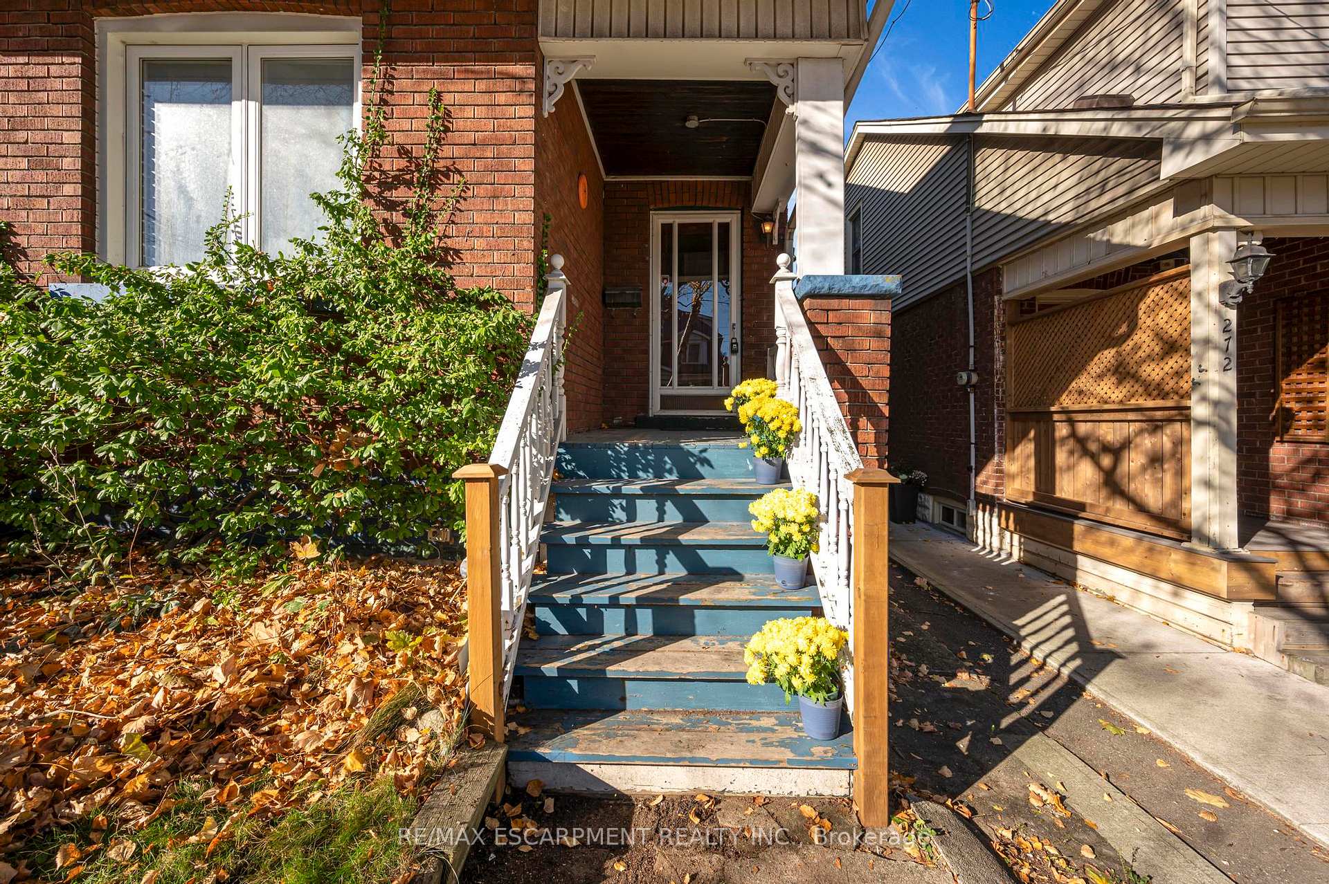 Photo 4 of 274 Edgemont Street S, Hamilton, Delta — HOMEH