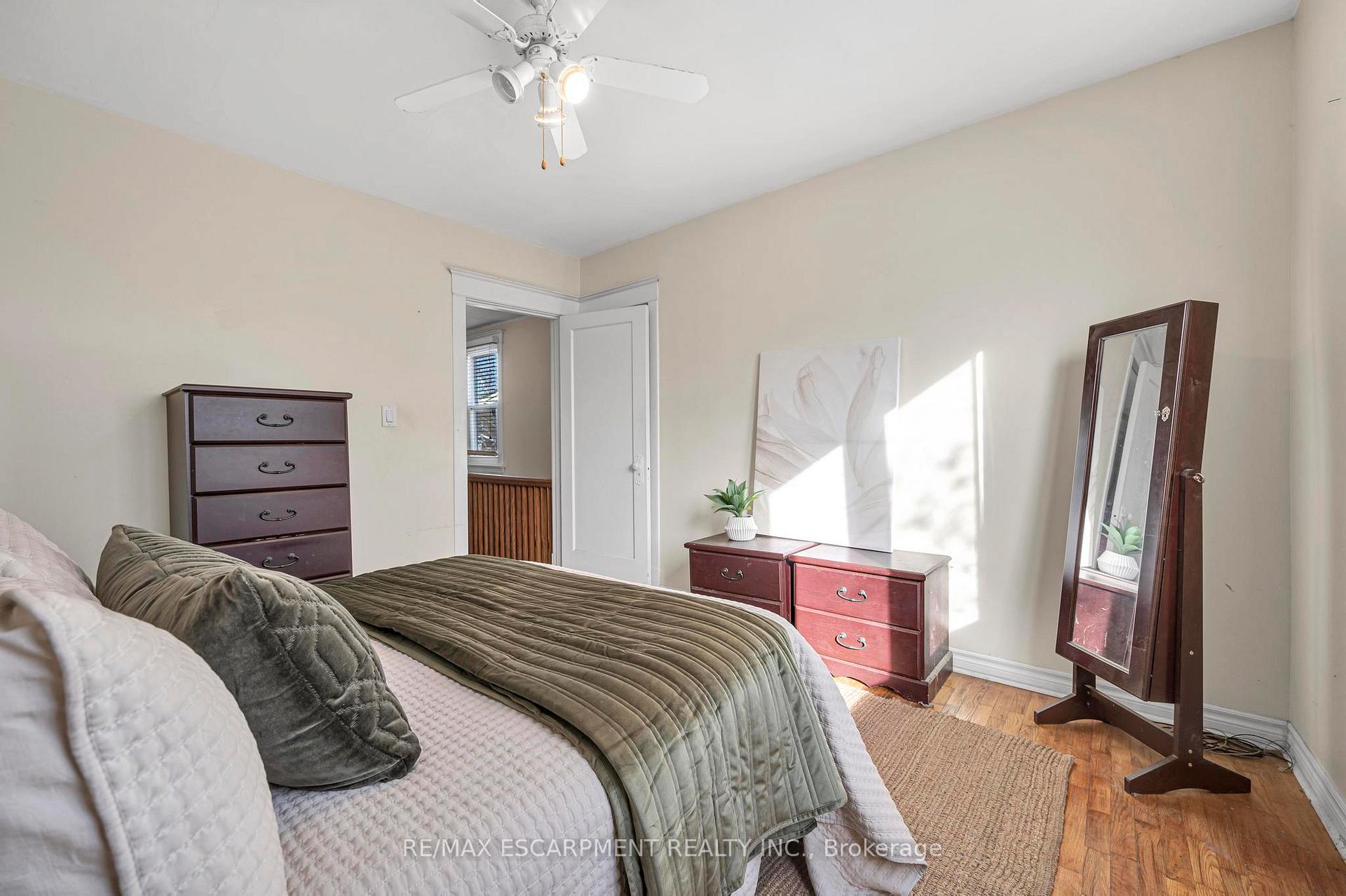 Photo 7 of 274 Edgemont Street S, Hamilton, Delta — HOMEH