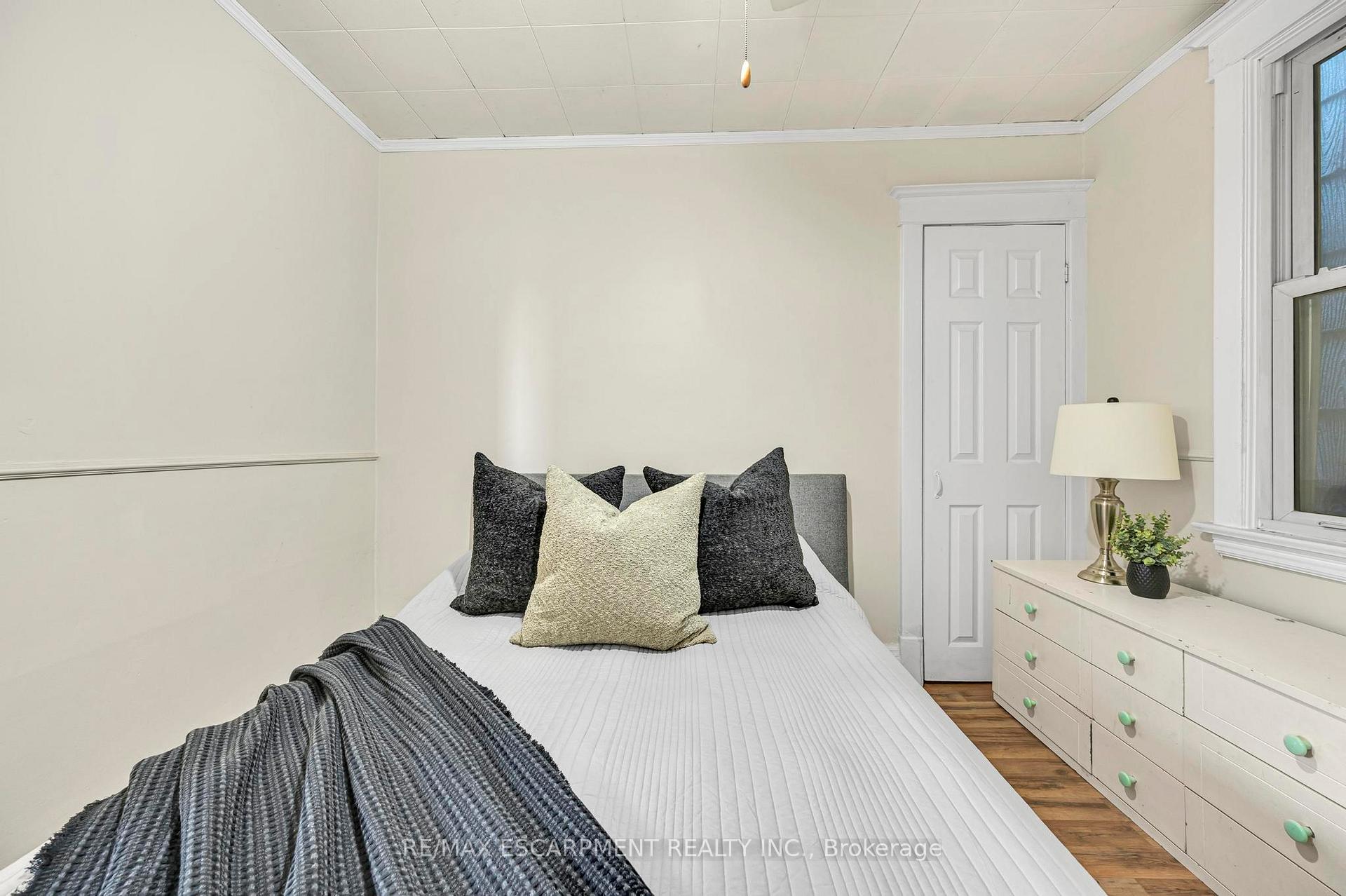 Photo 9 of 274 Edgemont Street S, Hamilton, Delta — HOMEH